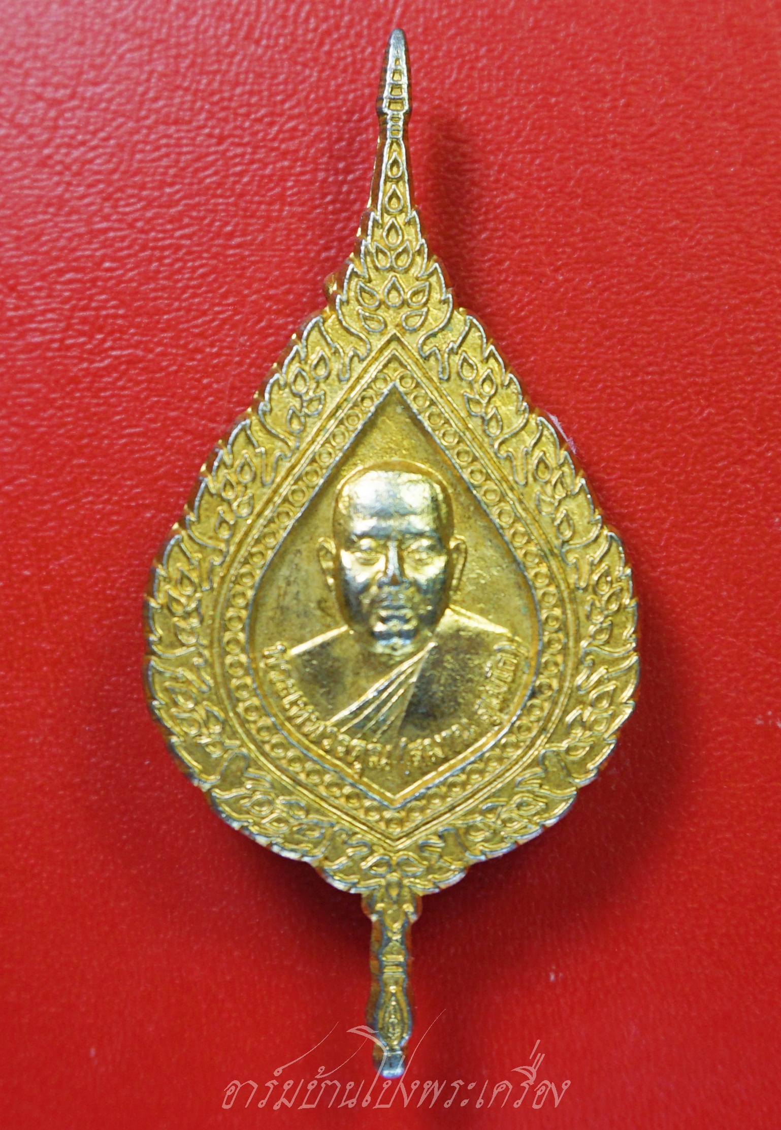 พระเทพวรคุณ หลวงพ่อสมาน สุเมโธ วัดป่าแสงอรุณ(วัดสมศรี) จ.ขอนแก่น เข็มกลัดพัดยศ ปี๒๕๔๑ เนื้อกะไหล่ทอง(องค์ที่1)