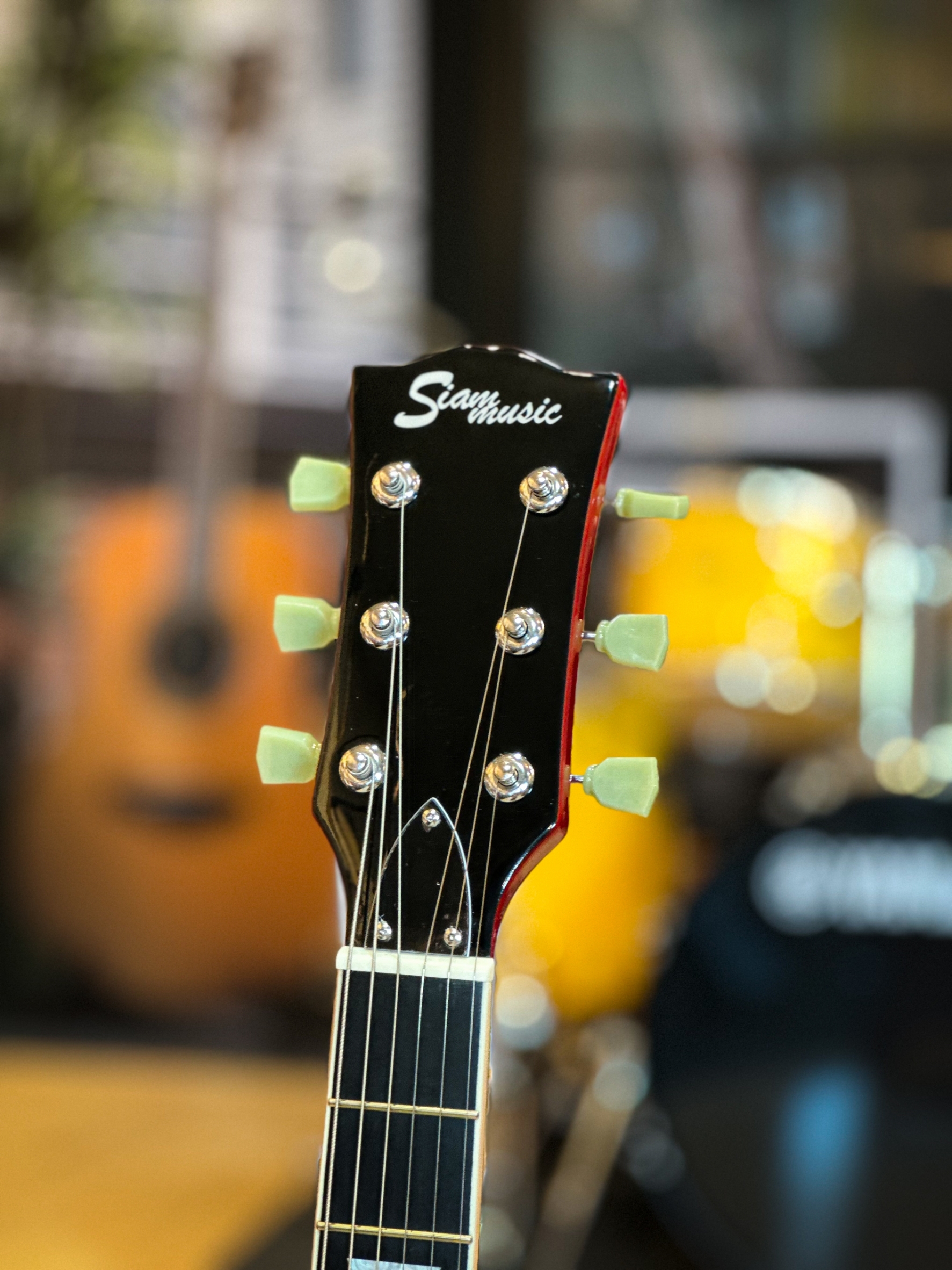กีต้าร์ไฟฟ้า Siam Music ทรง SG ปิ๊กอัพ HH สีแดง กีตาร์ไฟฟ้า ฟรี กระเป๋า ปิ๊ก 2 ชิ้น ที่เก็บปิ๊ก
