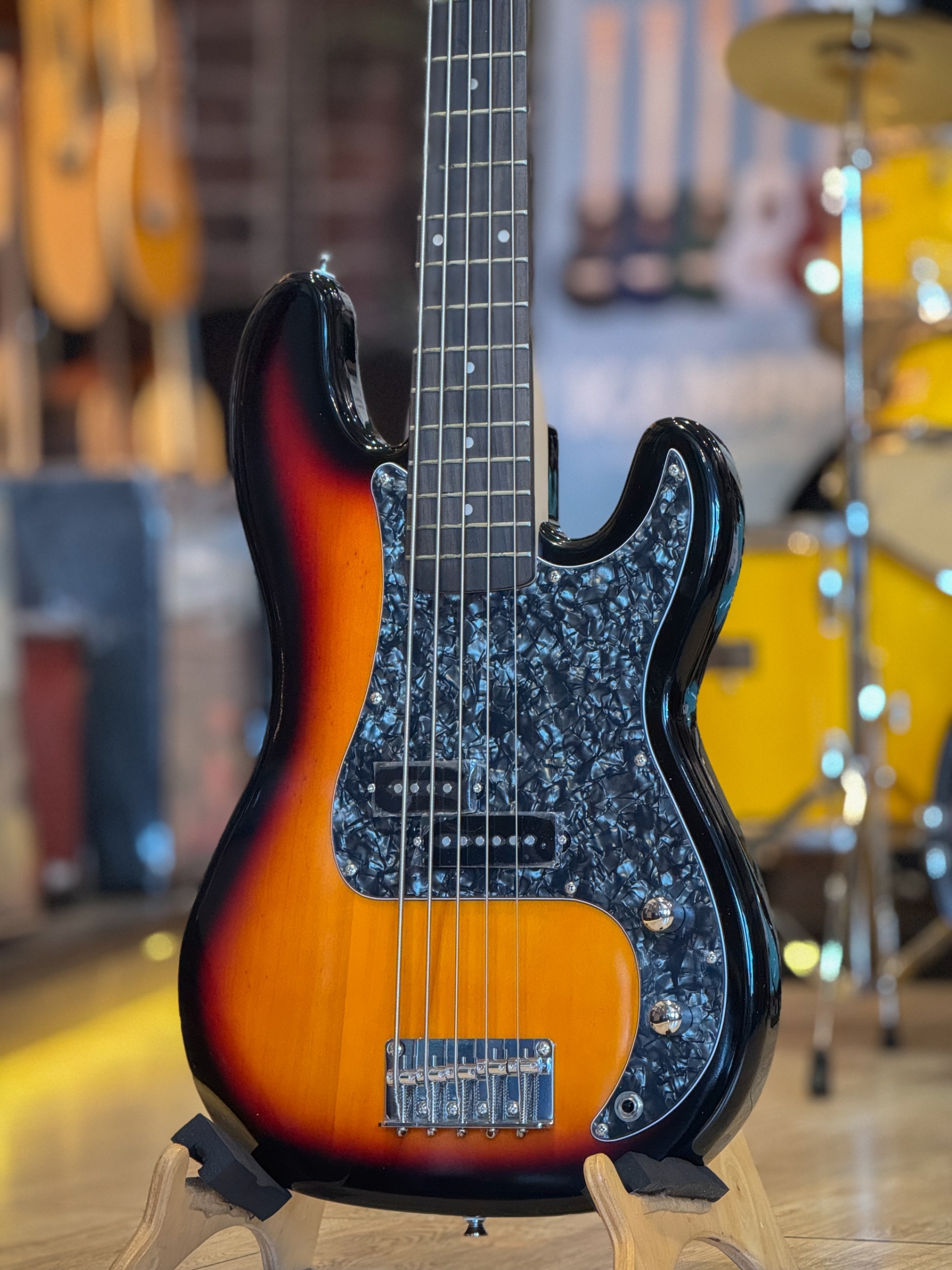 ฺBass Century CB-22 5 สาย สาย 20 เฟรต รุ่น P Bass พร้อมกระเป๋า เลือกสี