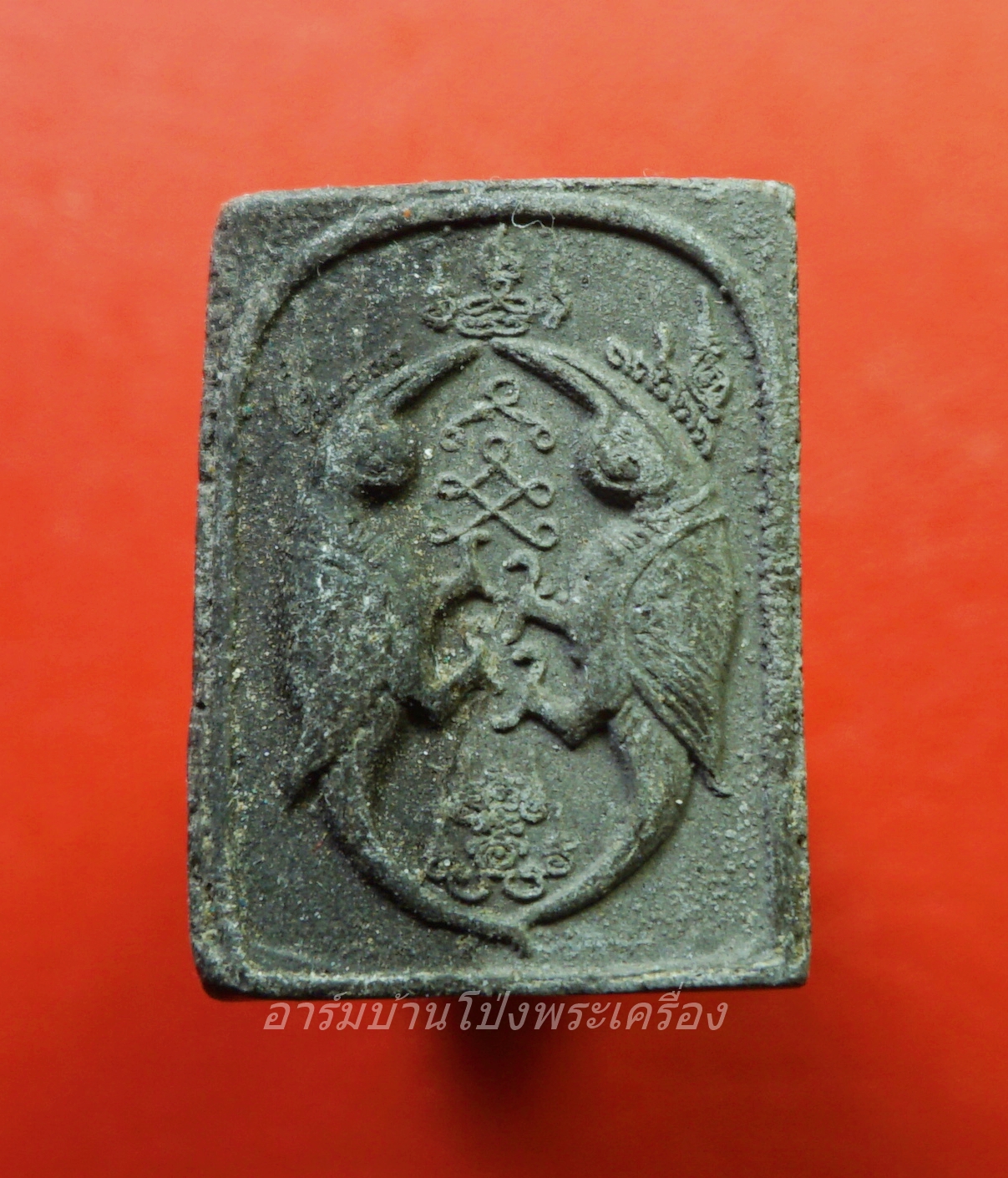 สาริกาคู่ หลังฝังพลอย เนื้อผงสีดำ ไม่ทราบที่(องค์ที่1)