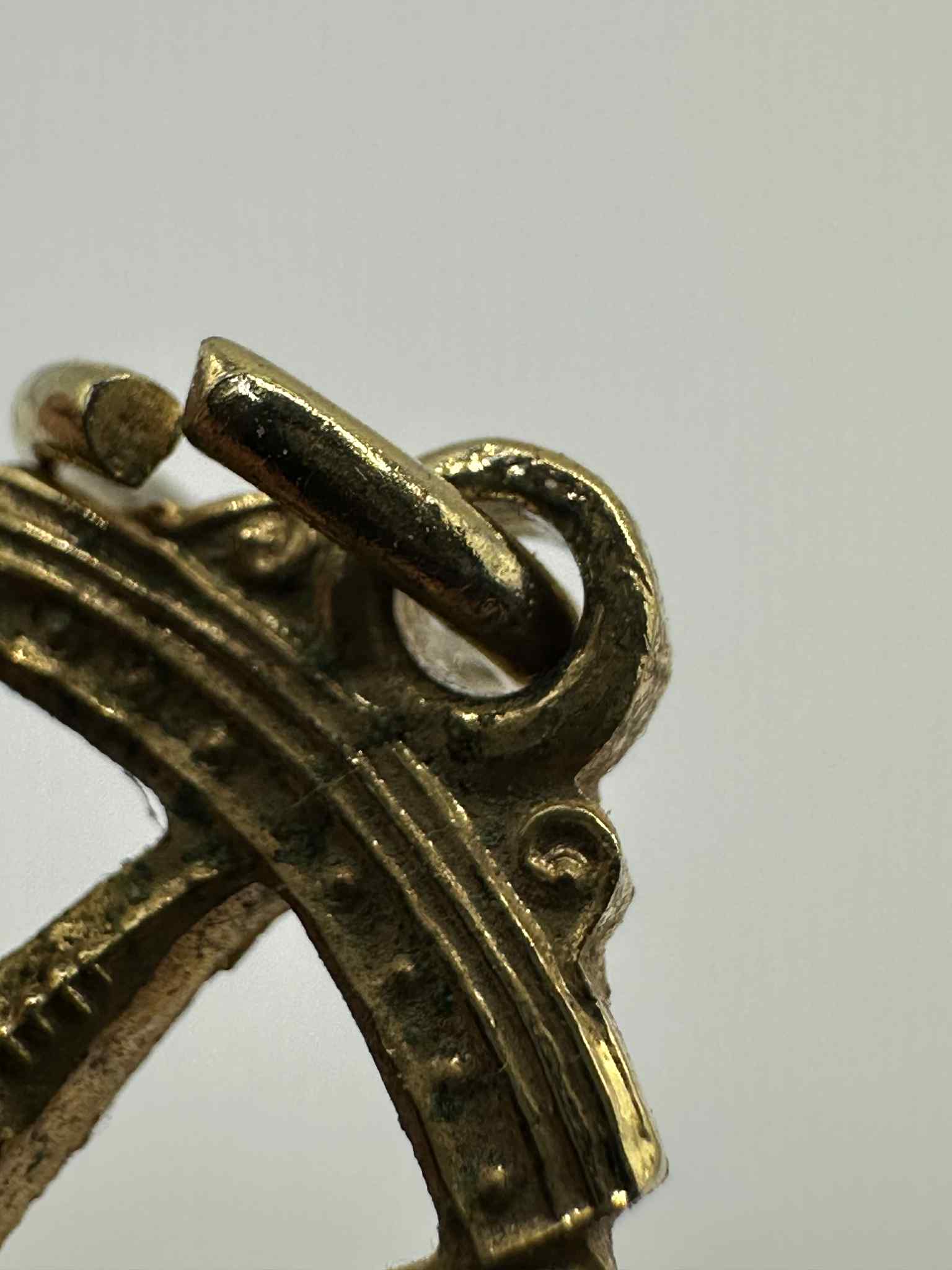 34. เหรียญเสมาฉลุ กะไหล่ทอง พระธาตุพนม วัดพระธาตุพนม จังหวัดนครพนม