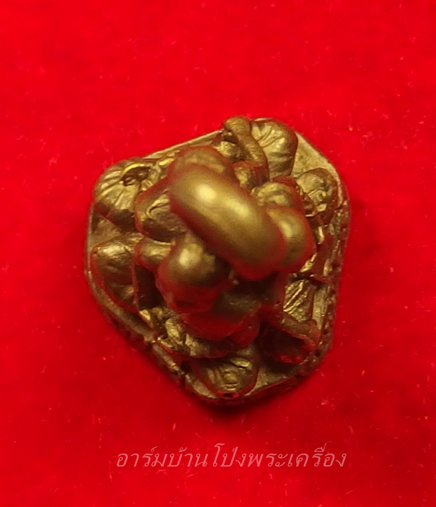 หลวงพ่อเกิด พระครูเมธาธิการ หลวงพ่อประเทือง ออกวัดโพธิ์บัลลัง รูปหล่อสามพลัง รุ่นสอง เนื้อทองเหลือง(องค์ที่6)