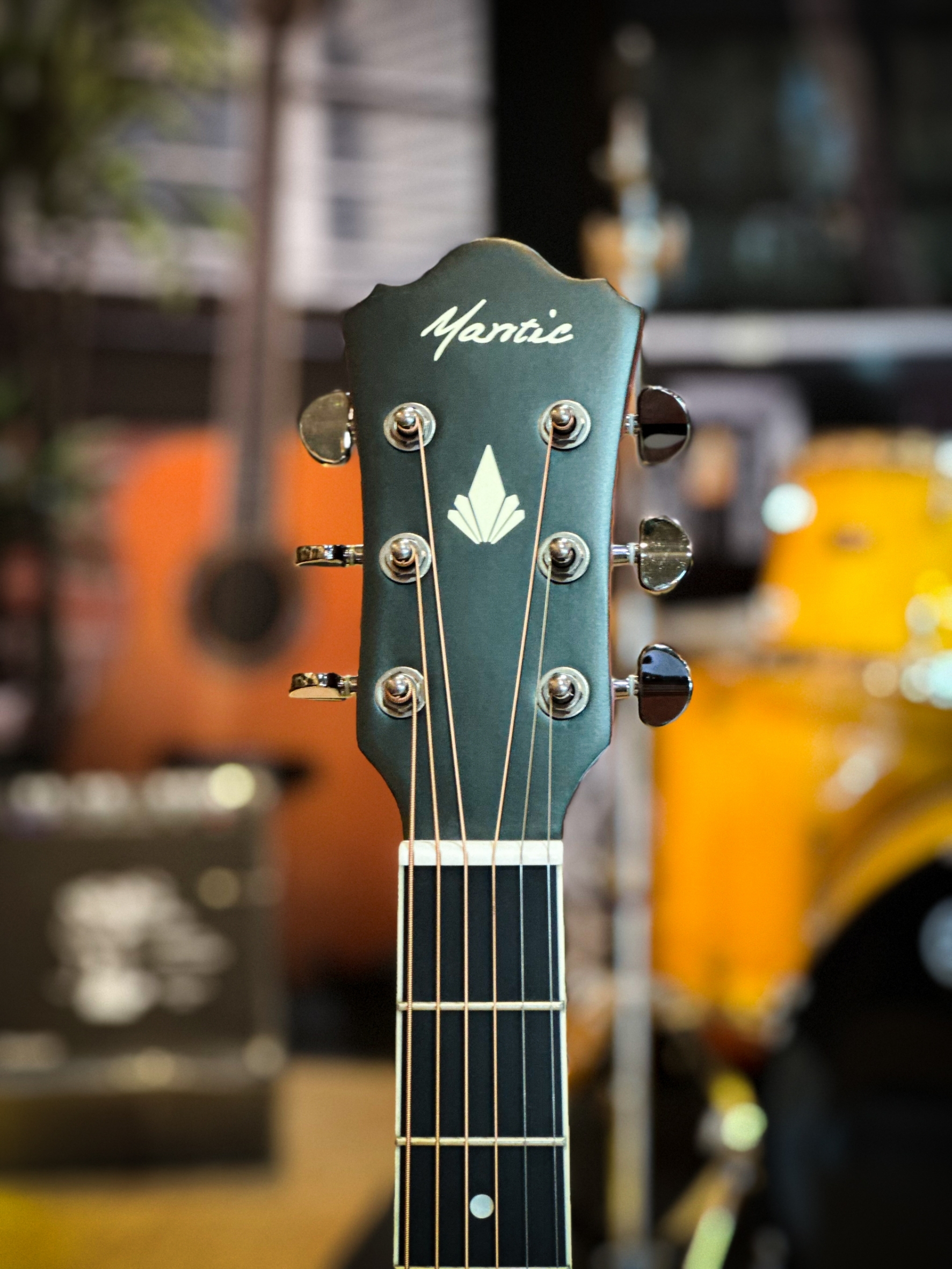 กีต้าร์โปร่ง Mantic AG-10SC ขนาด 41 นิ้ว Top Solid เสียงดี กังวาน ✅ พร้อมกระเป๋า ปิ๊ก4อัน คาโป้ ใบคอร์ด ประแจ คาโป้