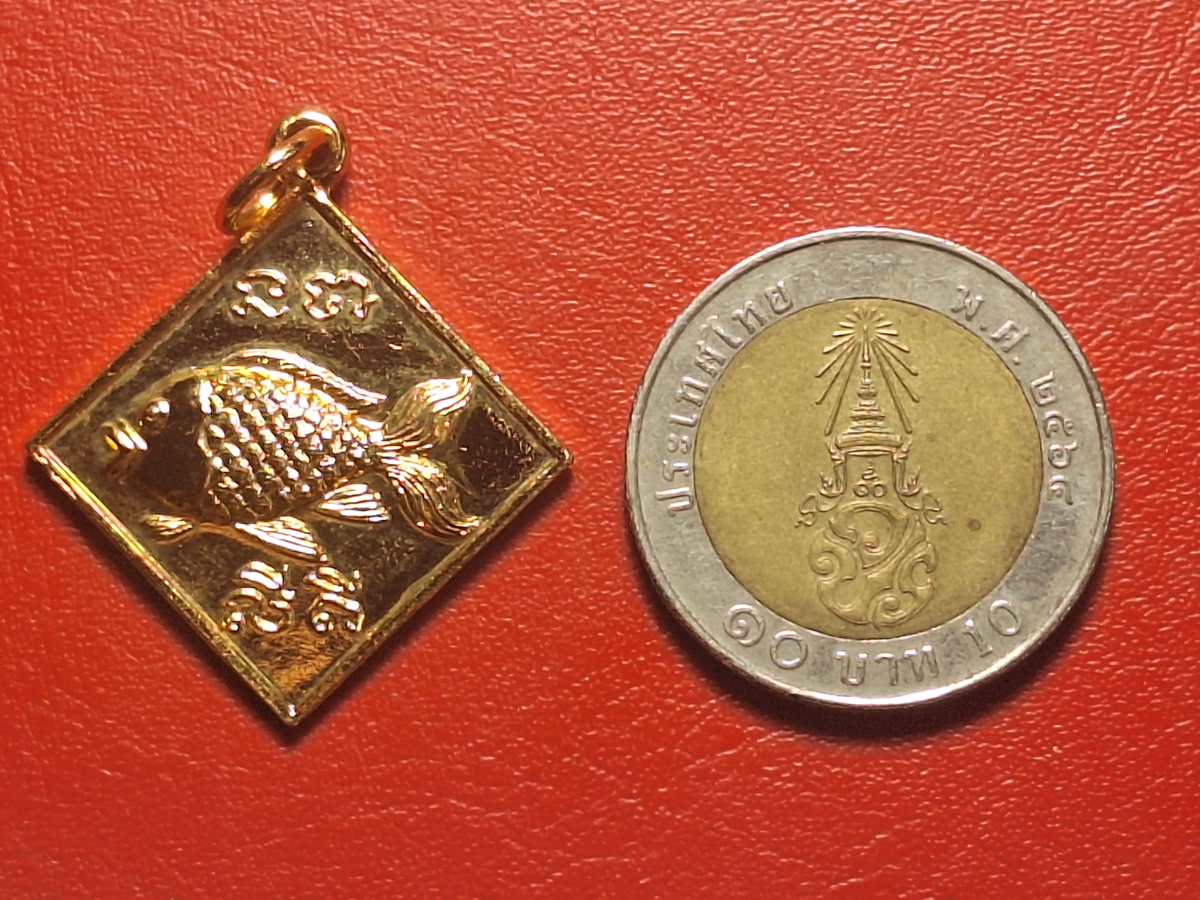 ปลาตะเพียน วัดดอนตูม รุ่นสอง เนื้อกะไหล่ทอง(องค์ที่2)