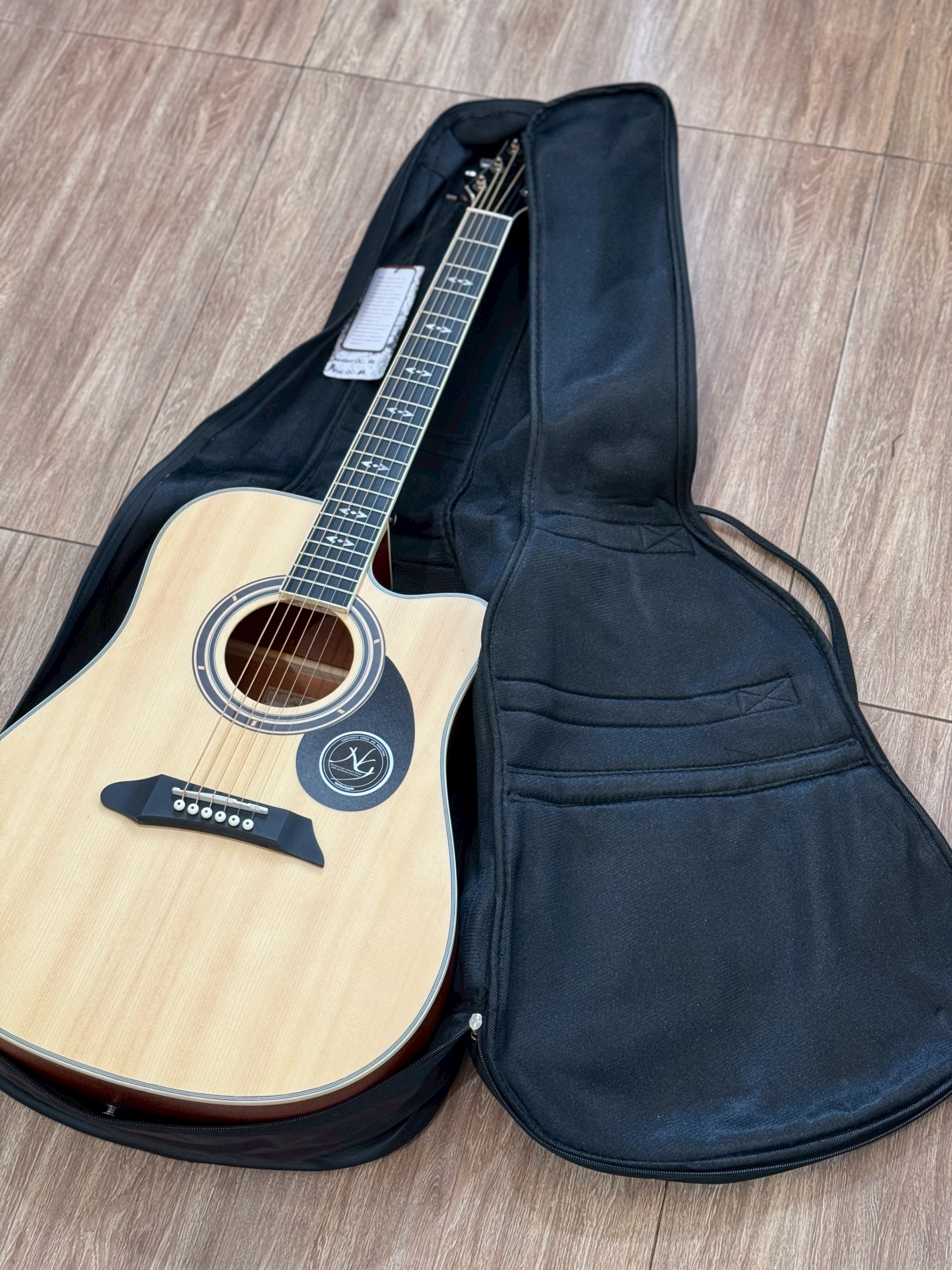 กระเป๋ากีต้าร์โปร่ง Yamaha ขนาด 41 นิ้ว กระเป๋าหนัง มีบุฟองน้ำ มีสายสะพายด้านหลัง มีช่องด้านหน้า