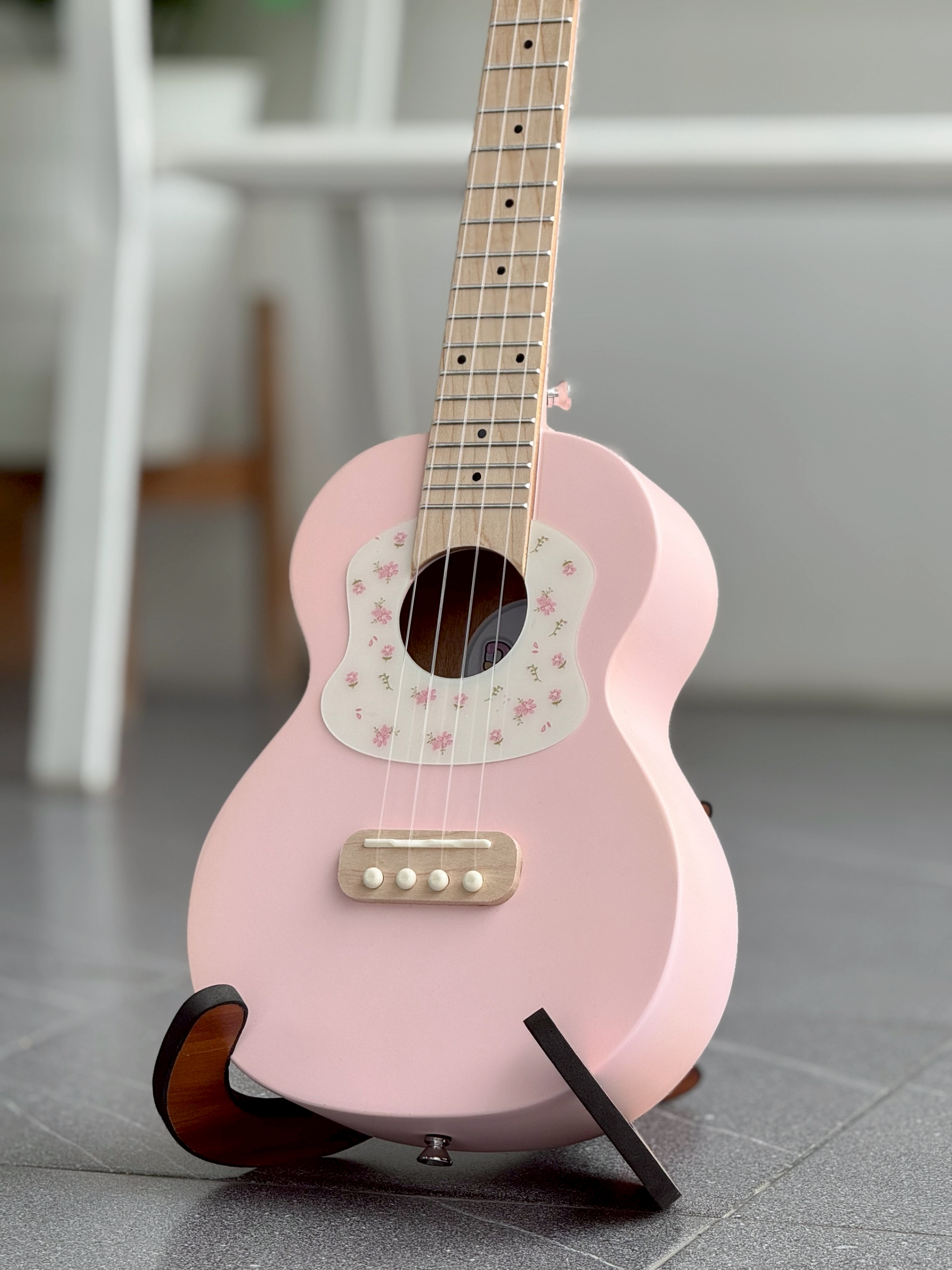 Daisy Ally อูคูเลเล่ไซส์คอนเสิร์ต Top Solid พร้อมกระเป๋า