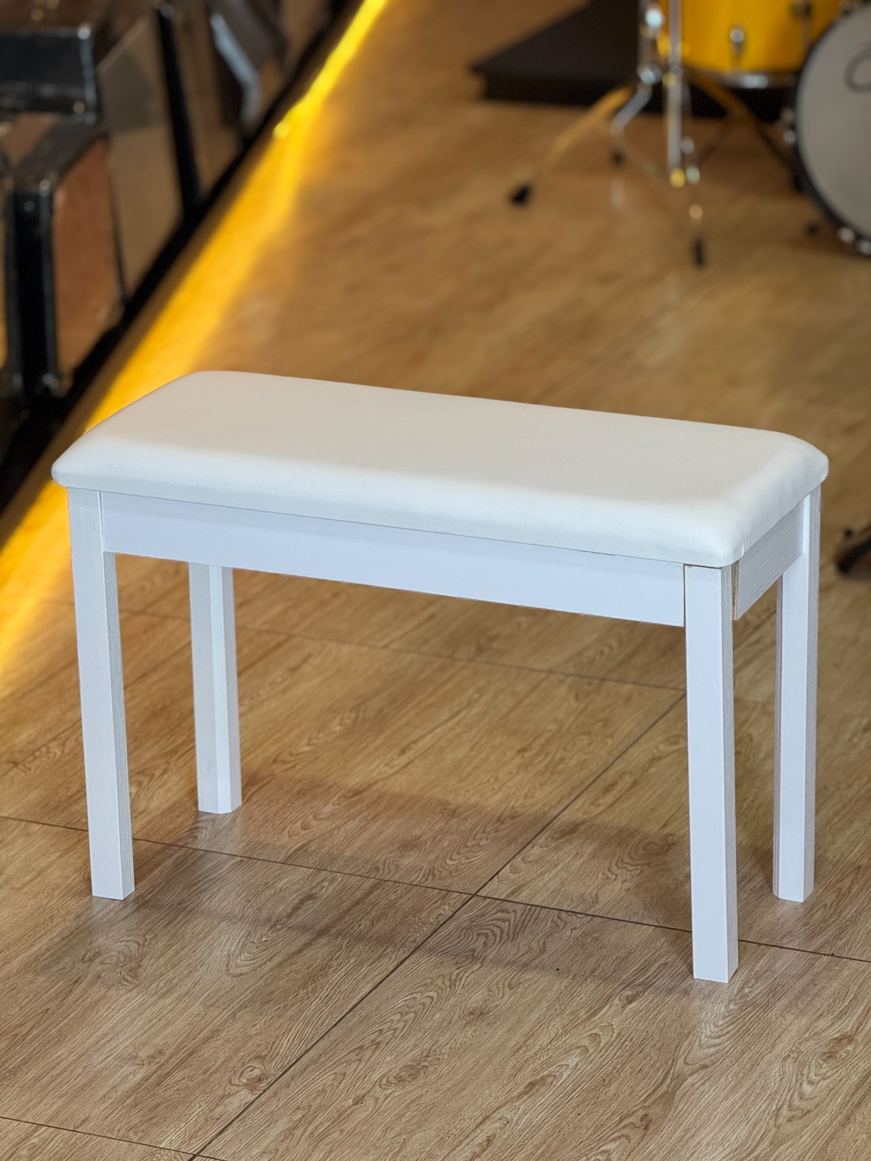 เก้าอี้เปียโน ดำ / ขาว Badger รุ่น HY-703 ปิดเบาะได้ เบาะหุ้มหนัง PU อย่างดี บุฟองน้ำหนา โครงฐานแข็งแรง