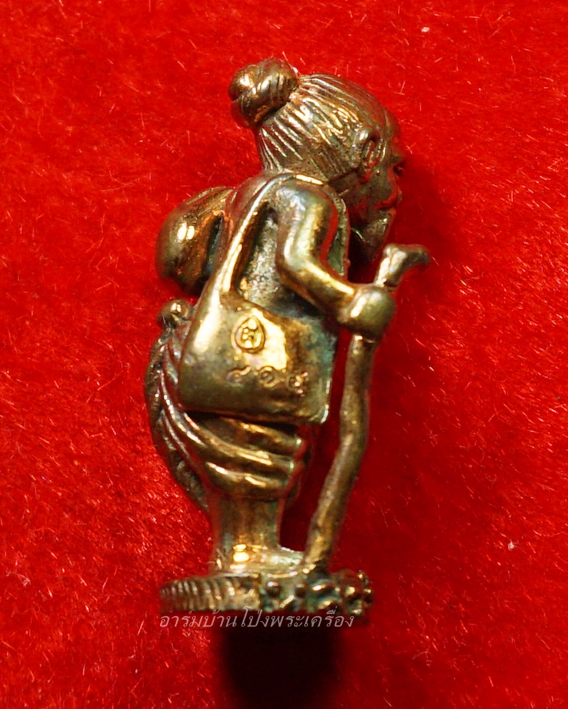 หลวงปู่แผ้ว วัดรางหมัน รูปหล่อชูชก ป๊๒๕๕๓ เนื้อนวะ ตอกเลข๔๑๕(องค์ที่2)