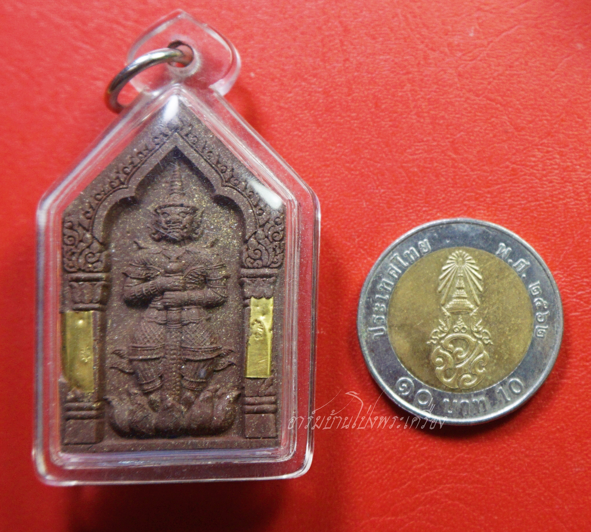 หลวงพ่อสอน วัดลาดบัวขาว ท้าวเวสสุวรรณ เนื้อผงน้ำตาล เลข3953 มีเส้นเกศาหลวงพ่อและฝังพลอย(องค์ที่3)