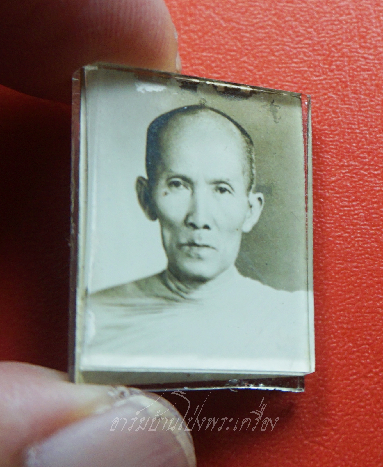 หลวงพ่อเกลี้ยง วัดเฉลิมอาสน์ รูปถ่ายอัดกระจก ปี๒๔๙๙(องค์ที่2)