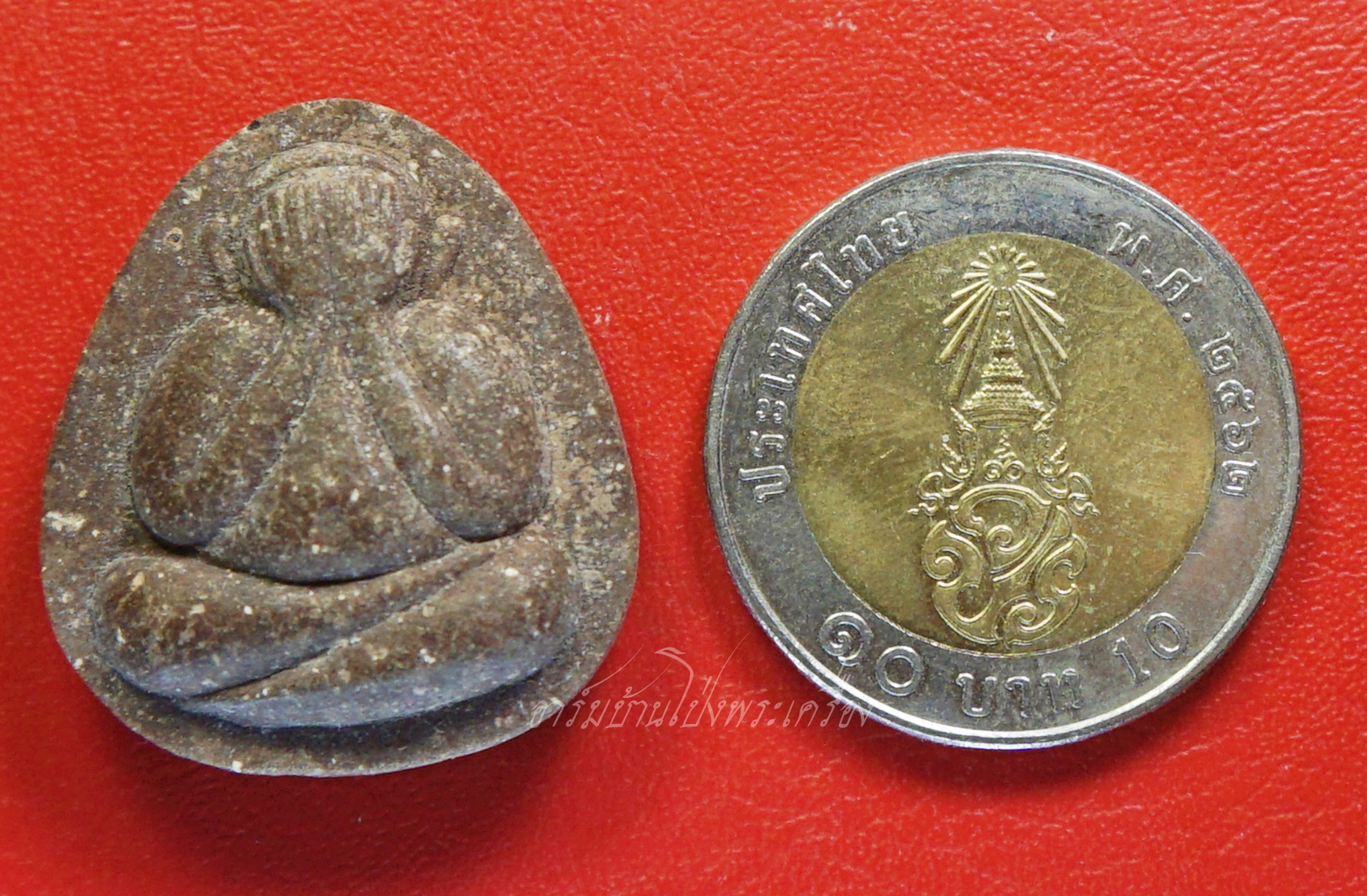 พระปิดตา ผงเหล็กไหล รุ่นแรก หลวงพ่อสัมฤทธิ์ วัดถ้ำแฝด จ.กาญจนบุรี ปี๒๕๓๙ เนื้อผงสีน้ำตาล(องค์ที่2)