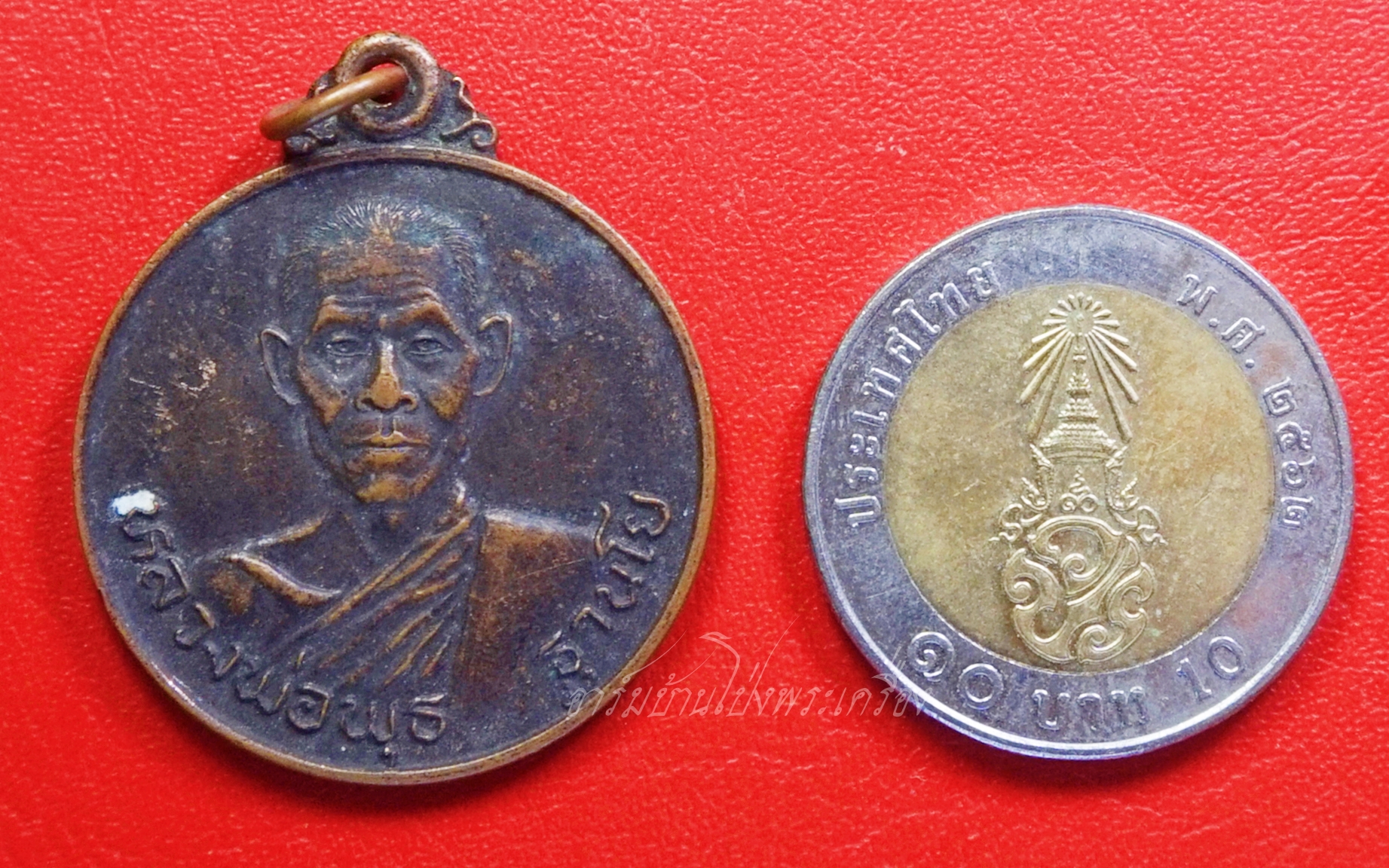 หลวงพ่อพุธ วัดป่าสาลวัน เหรียญสู้ศึก ปี๒๕๒๔ เหรียญสู้ศึก บริษัท สุราทิพย์รังสีมา จำกัด(มหาชน) เนื้อทองแดงรมดำ(องค์ที่1)