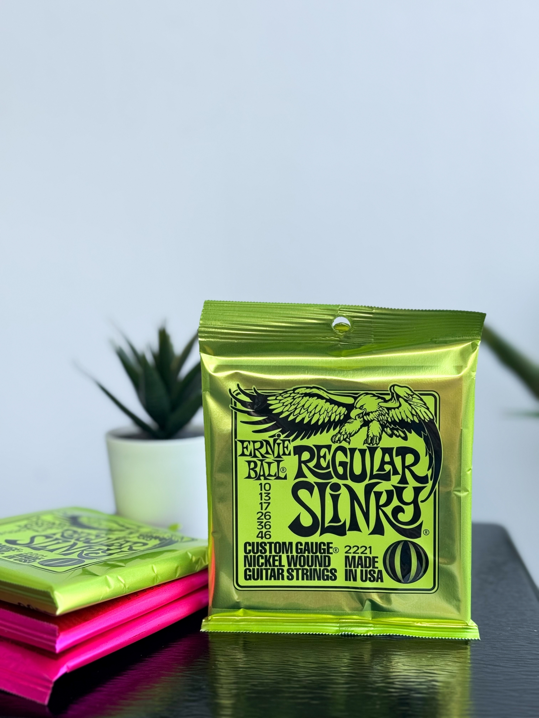 สายกีต้าร์ไฟฟ้า Ernie Ball รุ่น Regular Slinky เบอร์ 10-46 สายไฟฟ้า สายกีต้าร์ ของแท้ 100 % USA.