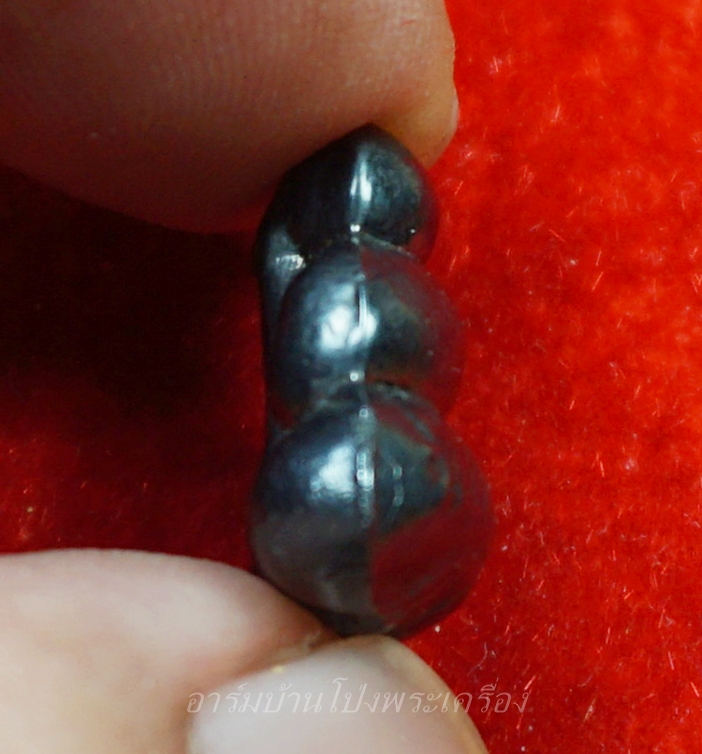 หลวงพ่อคิ้ม วัดหนองเสือ พระปิดตา พิมพ์เล็ก เนื้อเมฆพัด(องค์ที่1)