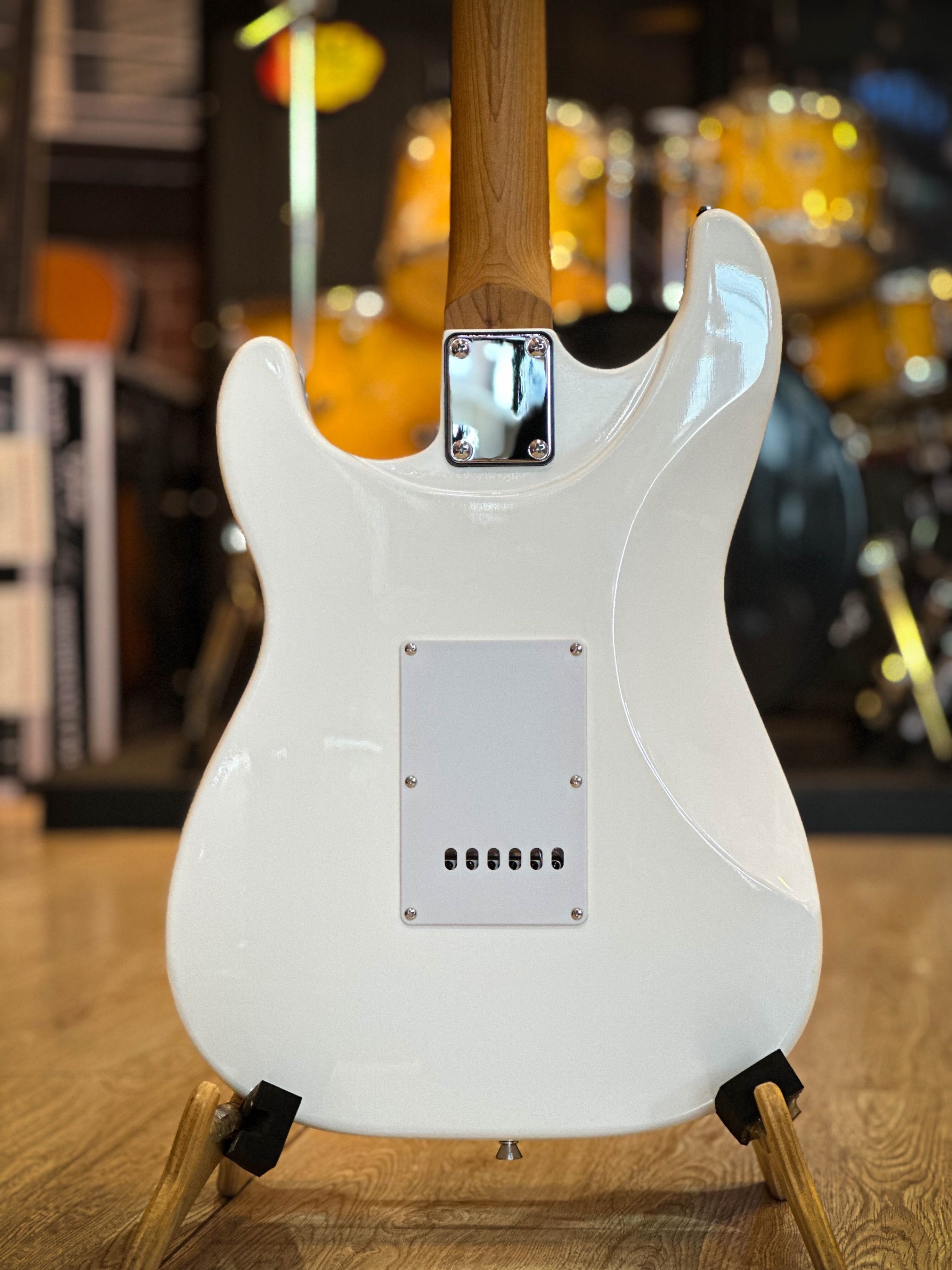 Siam music กีต้าร์ไฟฟ้า รุ่น SM-02R HSS (คอเผา) กีตาร์ไฟฟ้า สีขาว แถมฟรี กระเป๋า/สายแจ็ค/ปิ๊ก2อัน