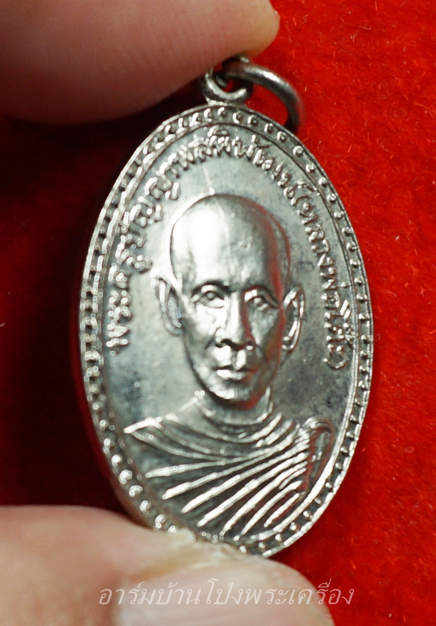 หลวงพ่อโต๊ะ วัดทำนบ รุ่นแรก ปี๒๕๑๓ เนื้อกะไหล่เงิน(องค์ที่4)