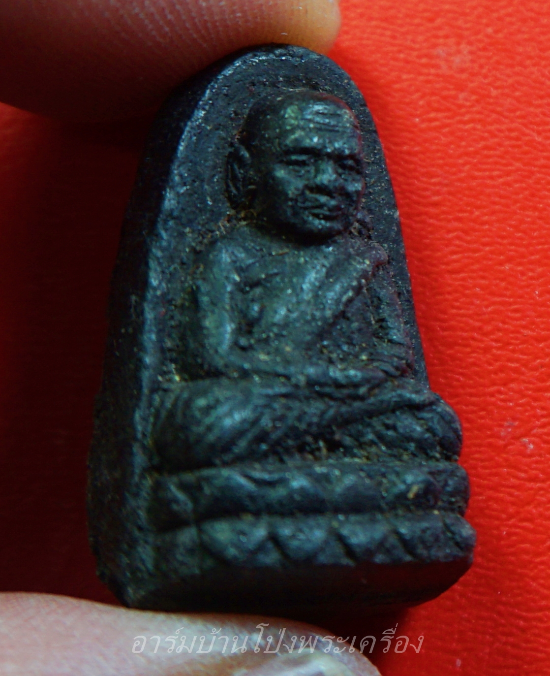 หลวงปู่ทวด เนื้อผงสีดำ ไม่ทราบวัด(องค์ที่1)