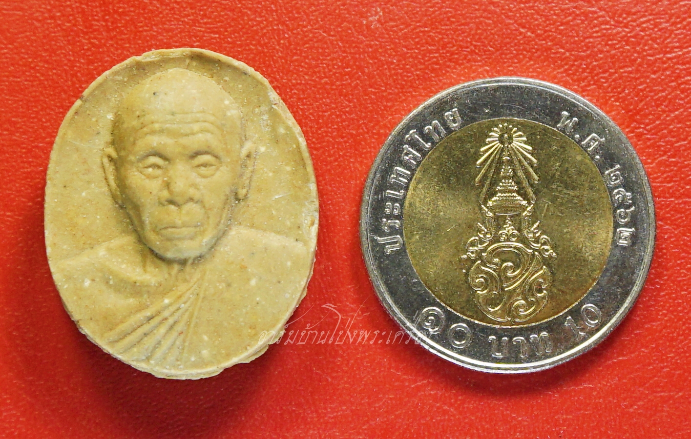 หลวงปู่แผ้ว วัดกำแพงแสน พระผงเม็ดกระดุม ปี๒๕๔๘ เนื้อผงพุทธคุณ(องค์ที่2)