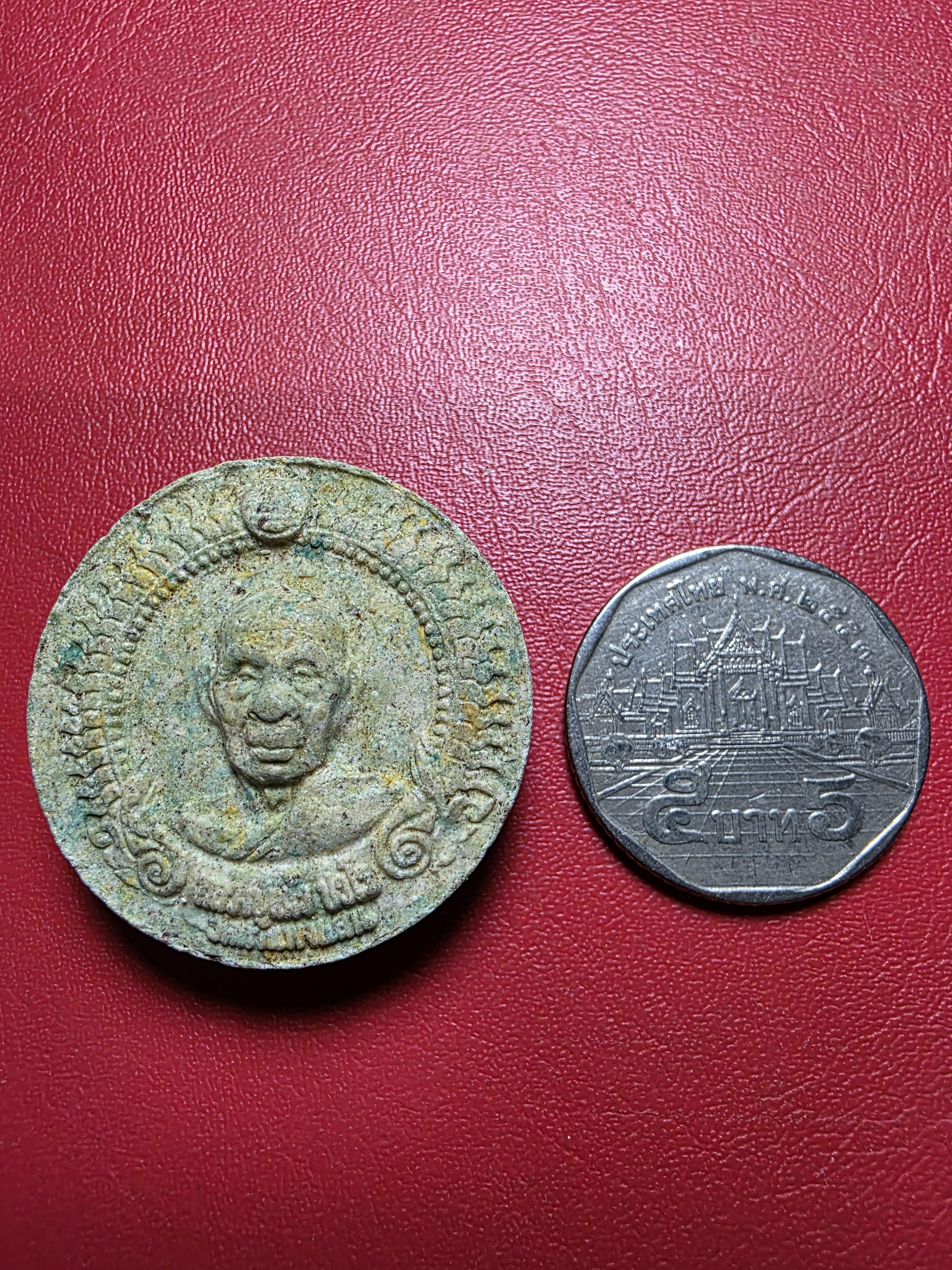 หลวงปู่แผ้ว ปวโร วัดกำแพงแสน หลังพระพิฆเนตร เนื้อผงพุทธคุณ(องค์ที่1)