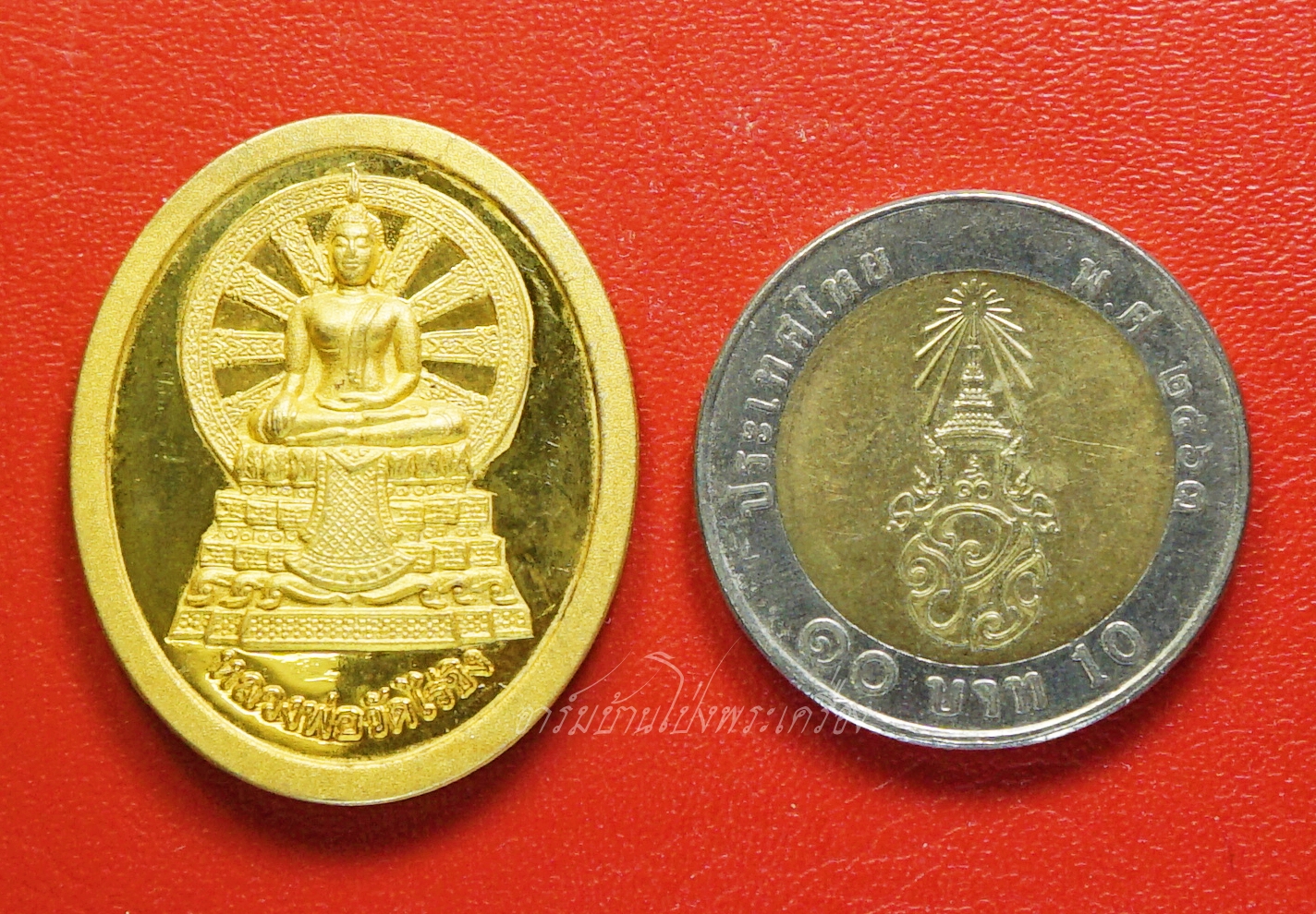 หลวงพ่อวัดไร่ขิง ที่ระลึกงานทอดผ้าป่าการศึกษา ประจำปี๒๕๕๔ มหาวิทยาลัยมหาจุฬาลงกรณราชวิทยาลัย (มจร) เนื้อกะไหล่ทอง(องค์ที่1)