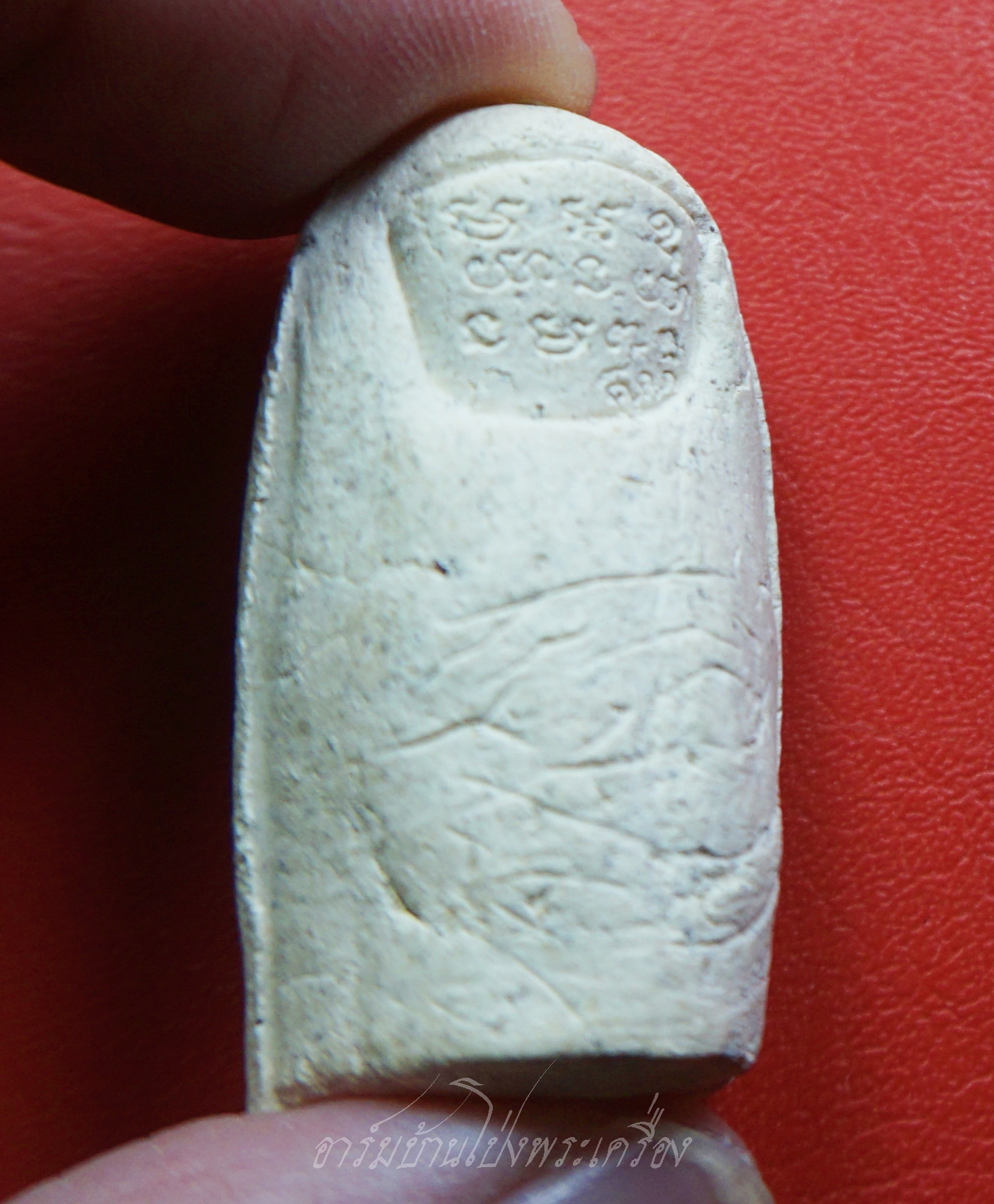 หลวงพ่อคูณ วัดบ้านไร่ นิ้วโป้งจำลอง ลงอักขระยันต์ ปี๒๕๓๖ เนื้อผง(องค์ที่16)