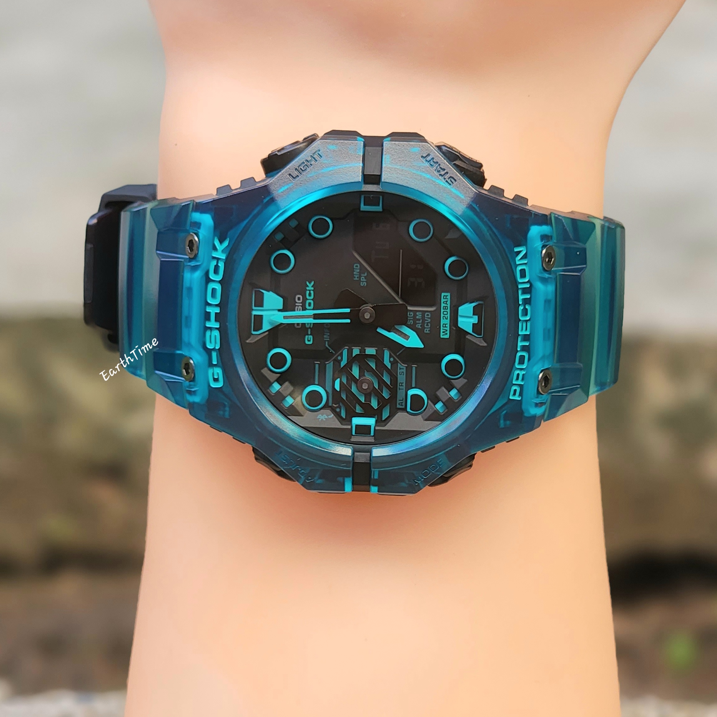 GA-B001G-2A l Carbon Core Guard and Bluetooth l GA-B001 Series l G-SHOCK