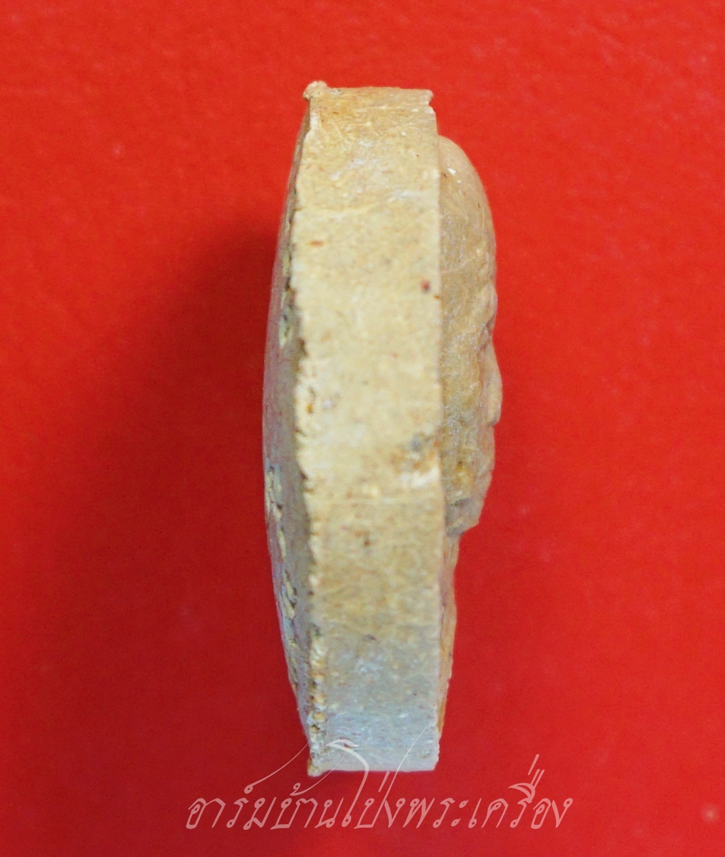 หลวงปู่แผ้ว วัดกำแพงแสน พระผงเม็ดกระดุม ปี๒๕๔๘ เนื้อผงพุทธคุณ(องค์ที่5)