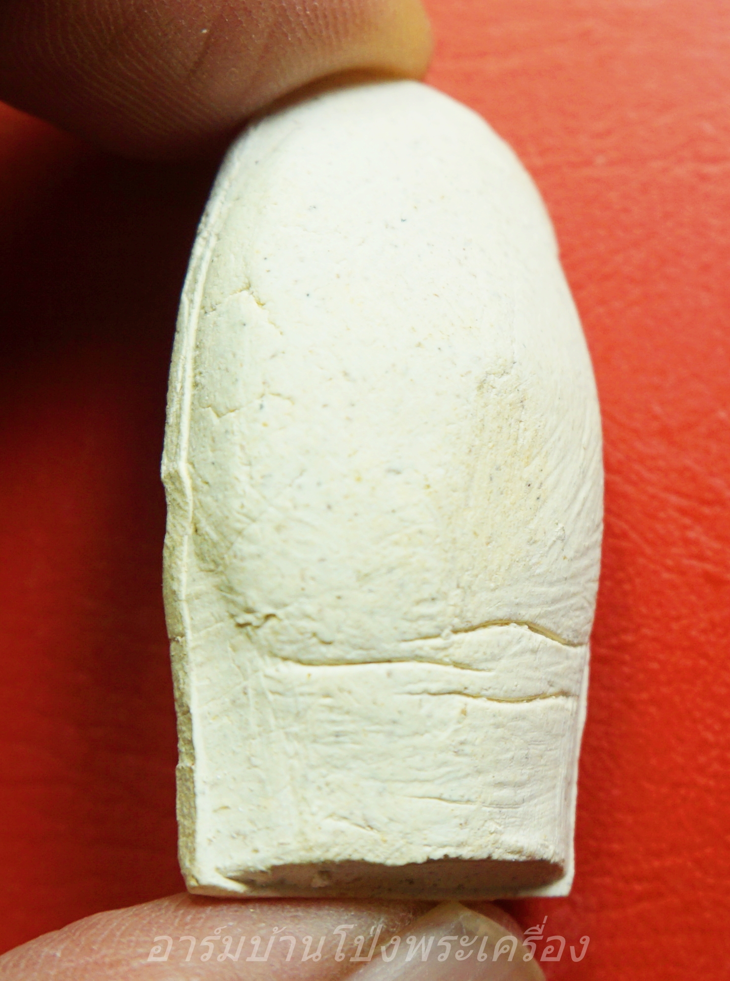 หลวงพ่อคูณ วัดบ้านไร่ นิ้วโป้งจำลอง ลงอักขระยันต์ ปี๒๕๓๖ เนื้อผง(องค์ที่1)