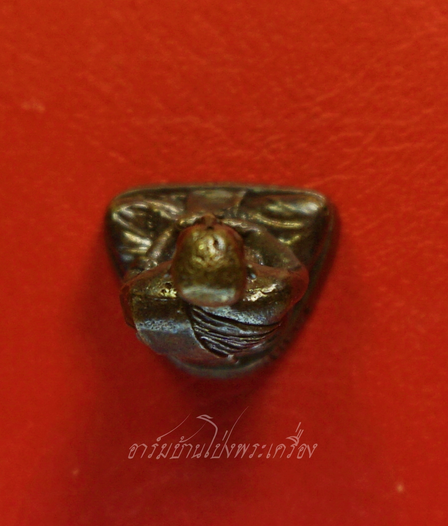 หลวงพ่อสำเนียง อยู่สถาพร วัดเวฬุวนาราม จ.นครปฐม รุ่น ไม่เจ็บไม่จน ตอกโค๊ต 888(องค์ที่1)