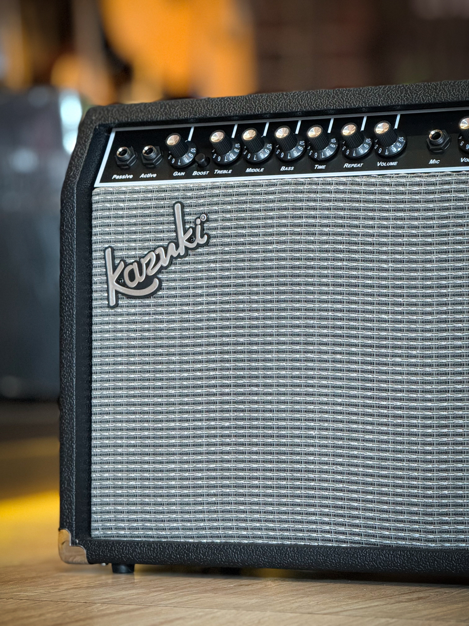 แอมป์กีต้าร์ บลูทูธ KAZUKI รุ่น KA-40 BT 40W พกพาง่าย ตู้แอมป์คุณภาพ มีเสียงแตกในตัว