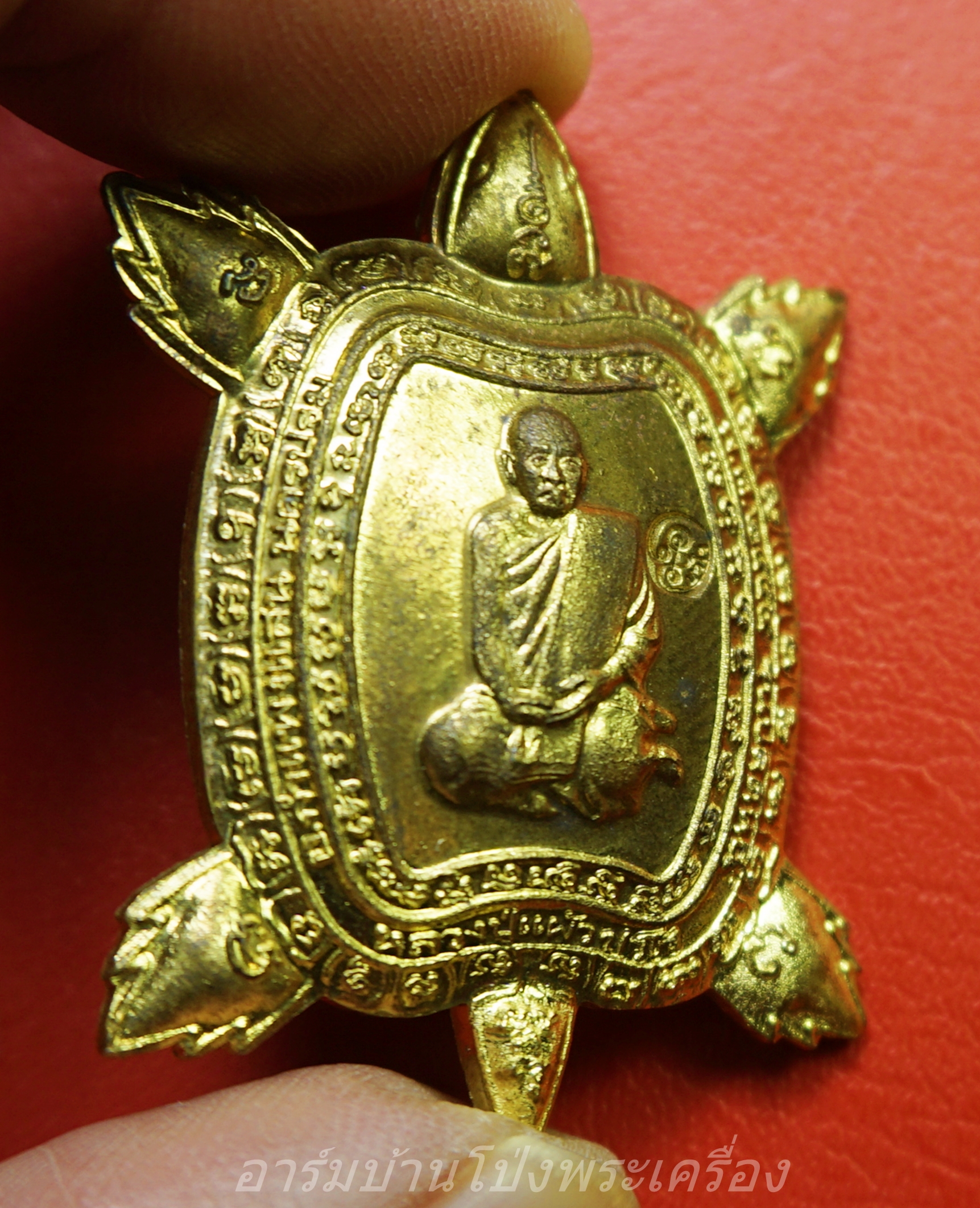 หลวงปู่แผ้ว ปวโร วัดหนองพงนก พญาเต่าเรือนนำโชค รุ่นปลดหนี้ พิมพ์ใหญ่ พิธีจักรพรรดิตราธิราช ๑๐๘ เกจิ ปี๒๕๕๐ เนื้อฝาบาตร(องค์ที่3)