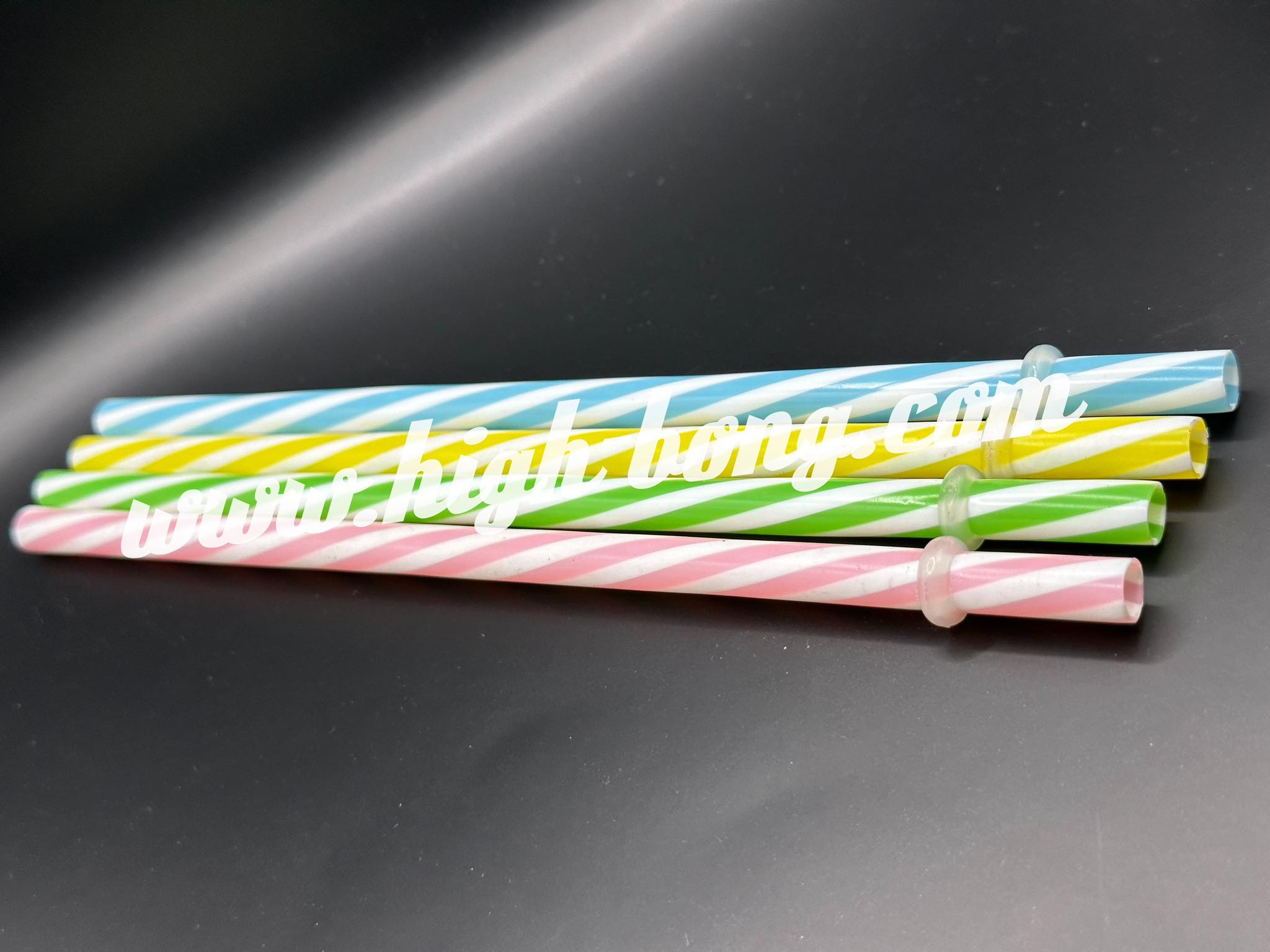 หลอดพลาสติกมีลาย