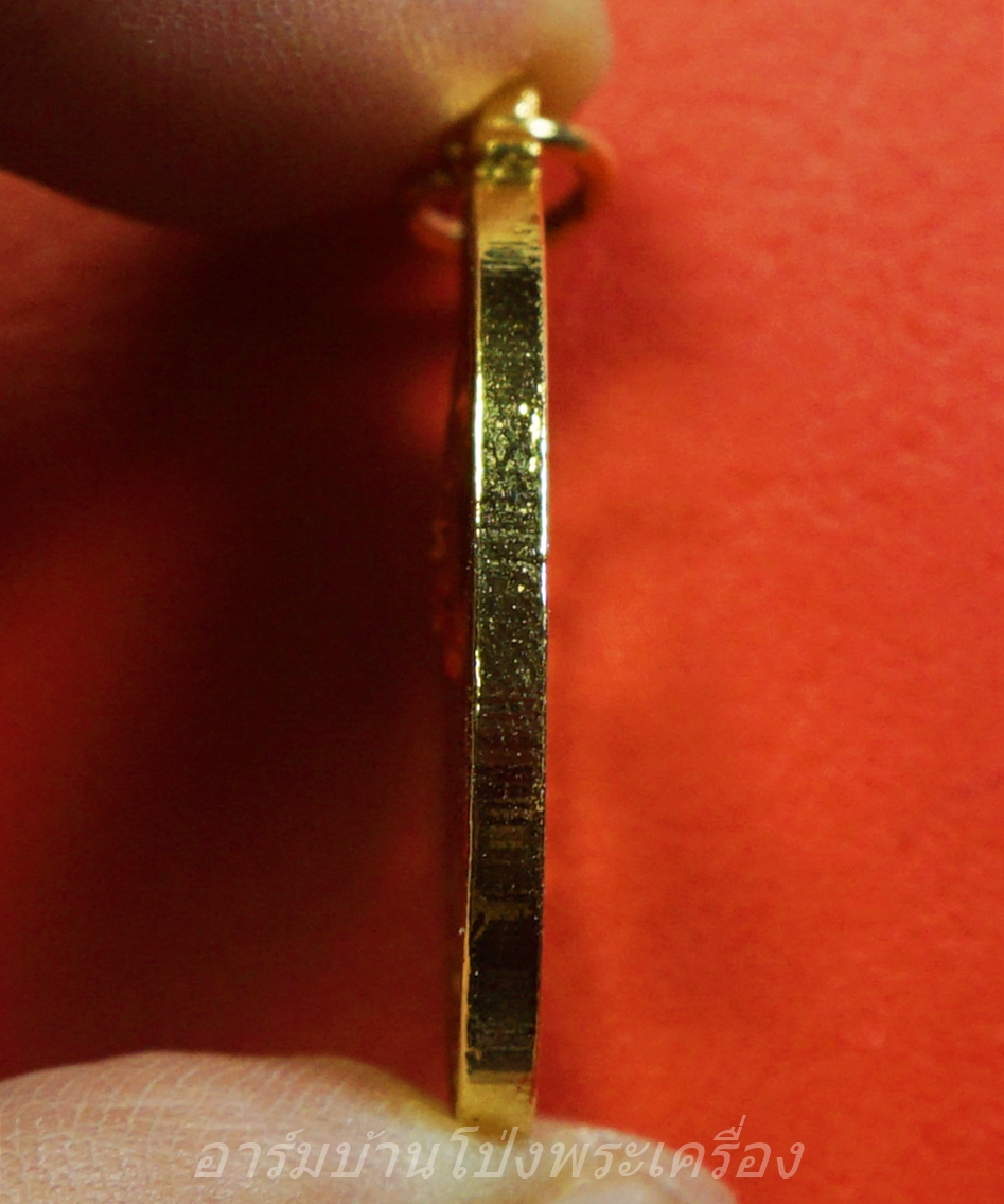 หลวงพ่อยะ วัดท่าข้าม รุ่นแรก ปี๒๕๓๐ เหรียญรูปไข่ พิมพ์เล็ก เนื้อกะไหล่ทอง(องค์ที่2)