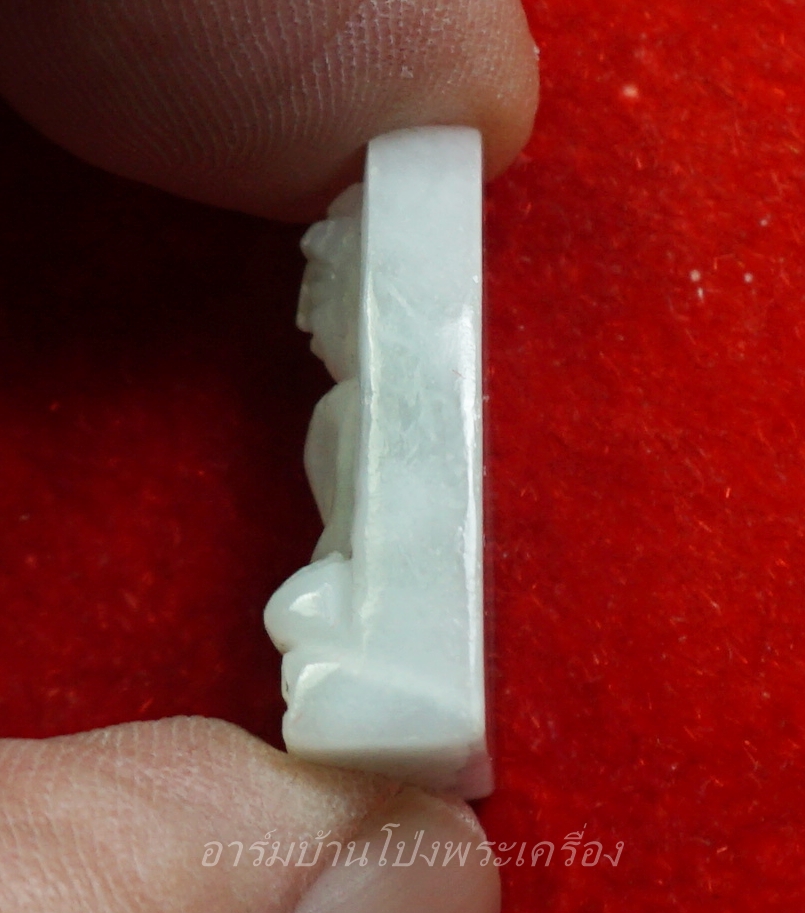 หลวงพ่อขันธ์ วัดพระศรีอารย์ พระหยกขาว พร้อมกล่องเดิม(องค์ที่11)
