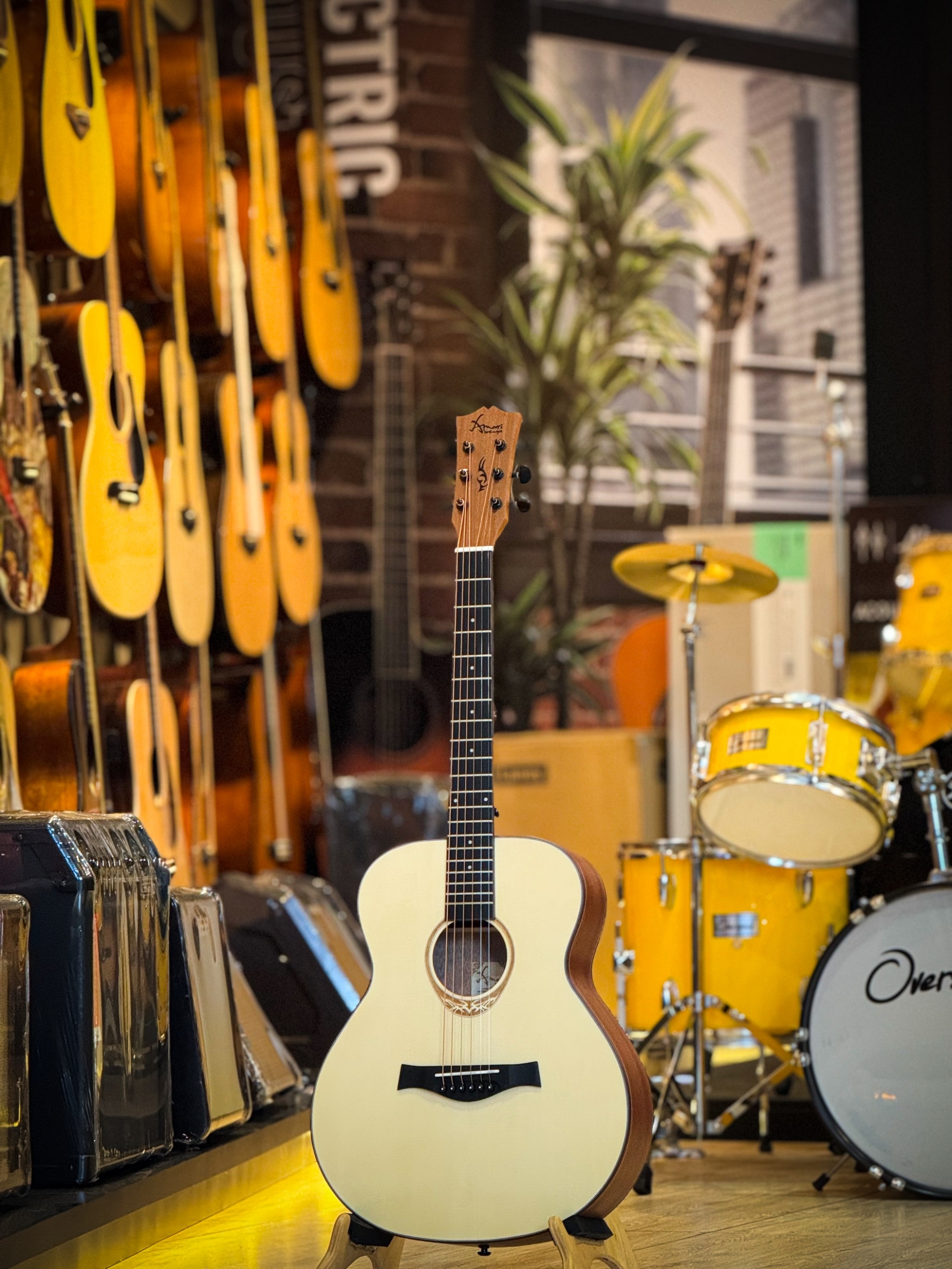 Amari AM-Mini 36 กีต้าร์โปร่งไฟฟ้า ทรงแบบ Taylor Mini เล่นง่าย เคลือบด้านโชว์ลายไม้ แถมฟรี กระเป๋า