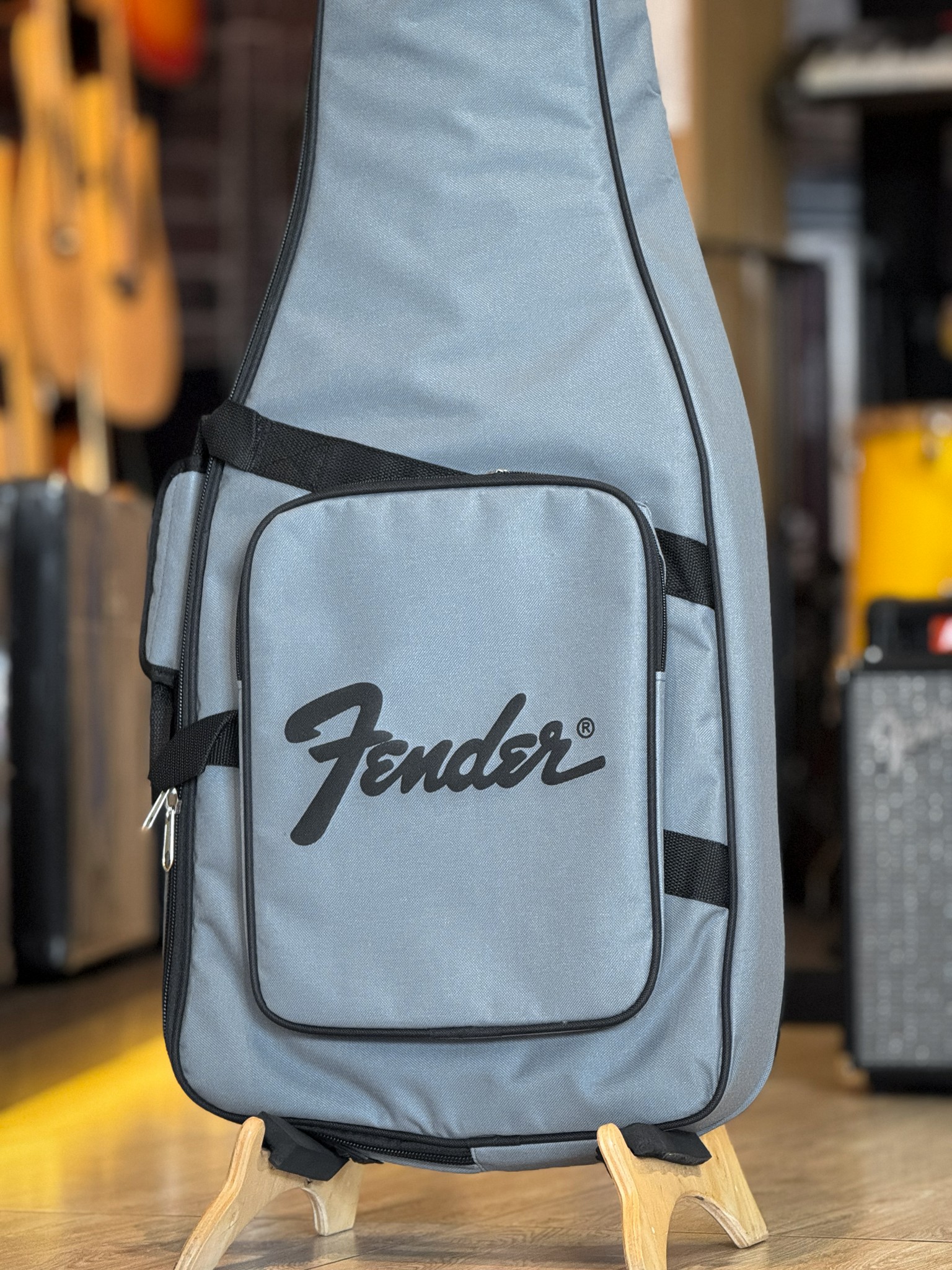 กระเป๋าเบส Fender สีดำ/สีเทา ซอฟเคสเบสไฟฟ้า บุฟองน้ำ 12 มิล ผ้า600D มีที่รองก้น/หมอนรองคอ/สะพายหลัง
