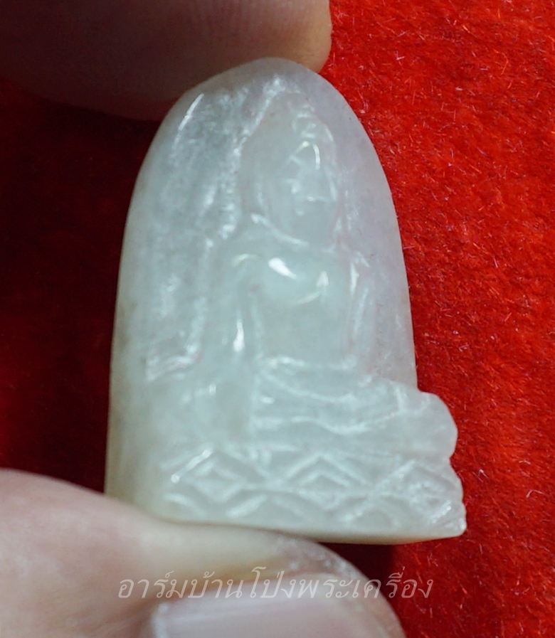 หลวงพ่อขันธ์ วัดพระศรีอารย์ พระหยกขาว พร้อมกล่องเดิม(องค์ที่5)