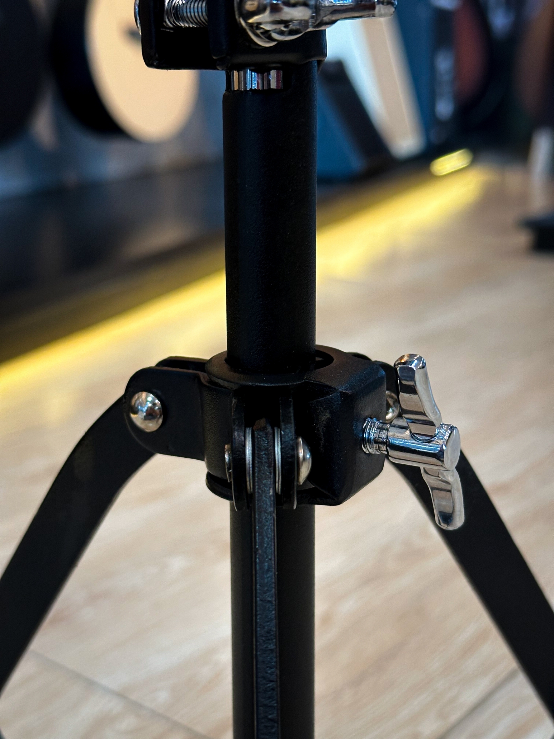 แป้นซ้อมกลอง Zildjian® Graffiti Practice Pad ขนาด 6 นิ้ว (15.24 ซม.) แป้นแบบซิลิโคน ด้านล่างมีฐานกันลื่น พกพาสะดวก