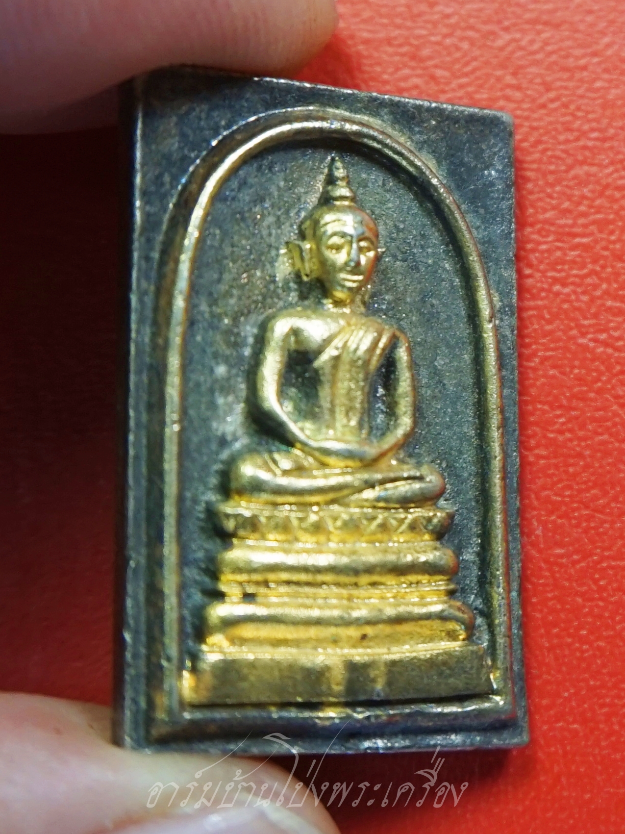 พระสมเด็จ สาริกาลิ้นทอง หลวงพ่อเกษม วัดม่วง จ.อ่างทอง รุ่นเสาร์ห้า ปี๒๕๓๖ เนื้อโลหะทาทอง(องค์ที่1)