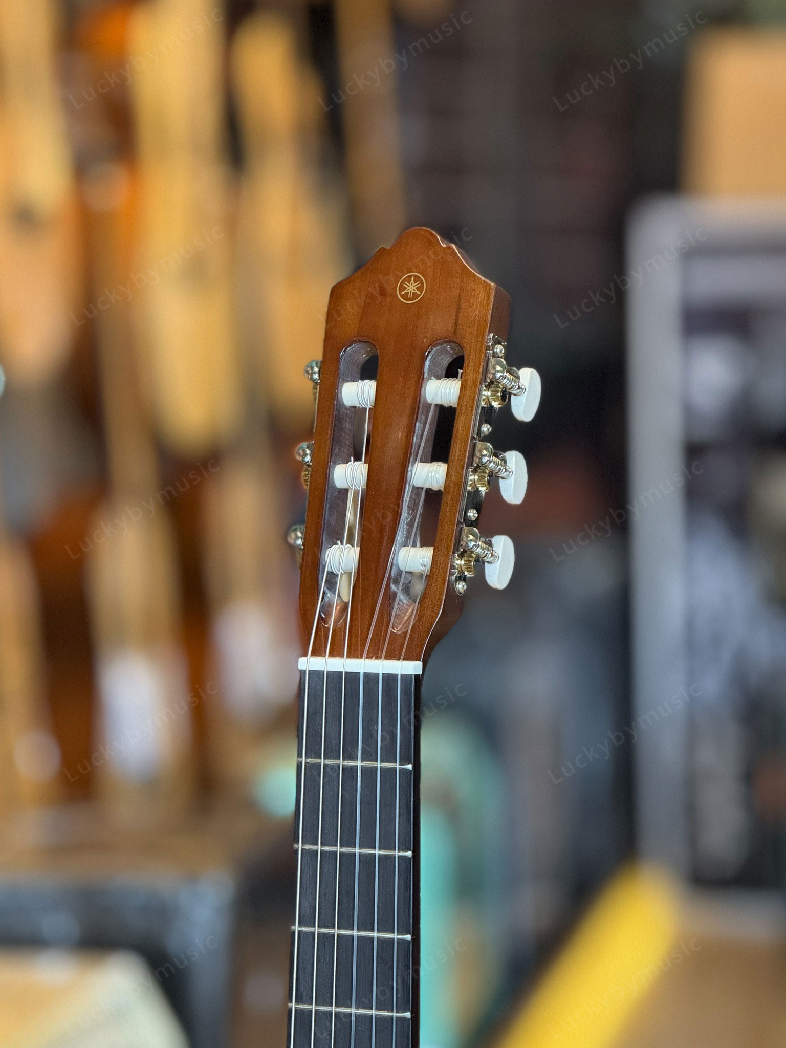 Yamaha® C40 Classical Guitar กีตาร์คลาสสิค ขนาด 39 นิ้ว รุ่น C40//02 Natural | จัดส่งในประเทศ ของแท้ 100%