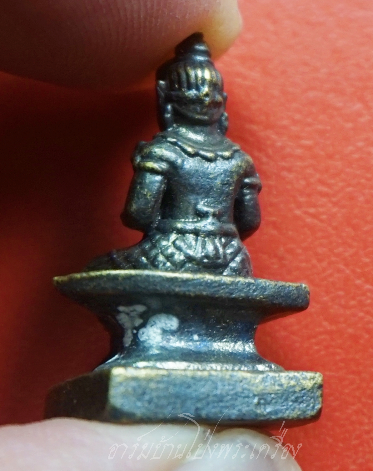 พระวิษณุกรรม วิทยาลัยการอาชีพตระการพืชผล จ.อุบลราชธานี รุ่นแรก หลวงปู่คําบุ วัดกุดชมภู เกจิดังแห่งเมืองอุบลฯ เมตตาปลุกเสกให้ใน ปี๒๕๕๔(องค์ที่1)