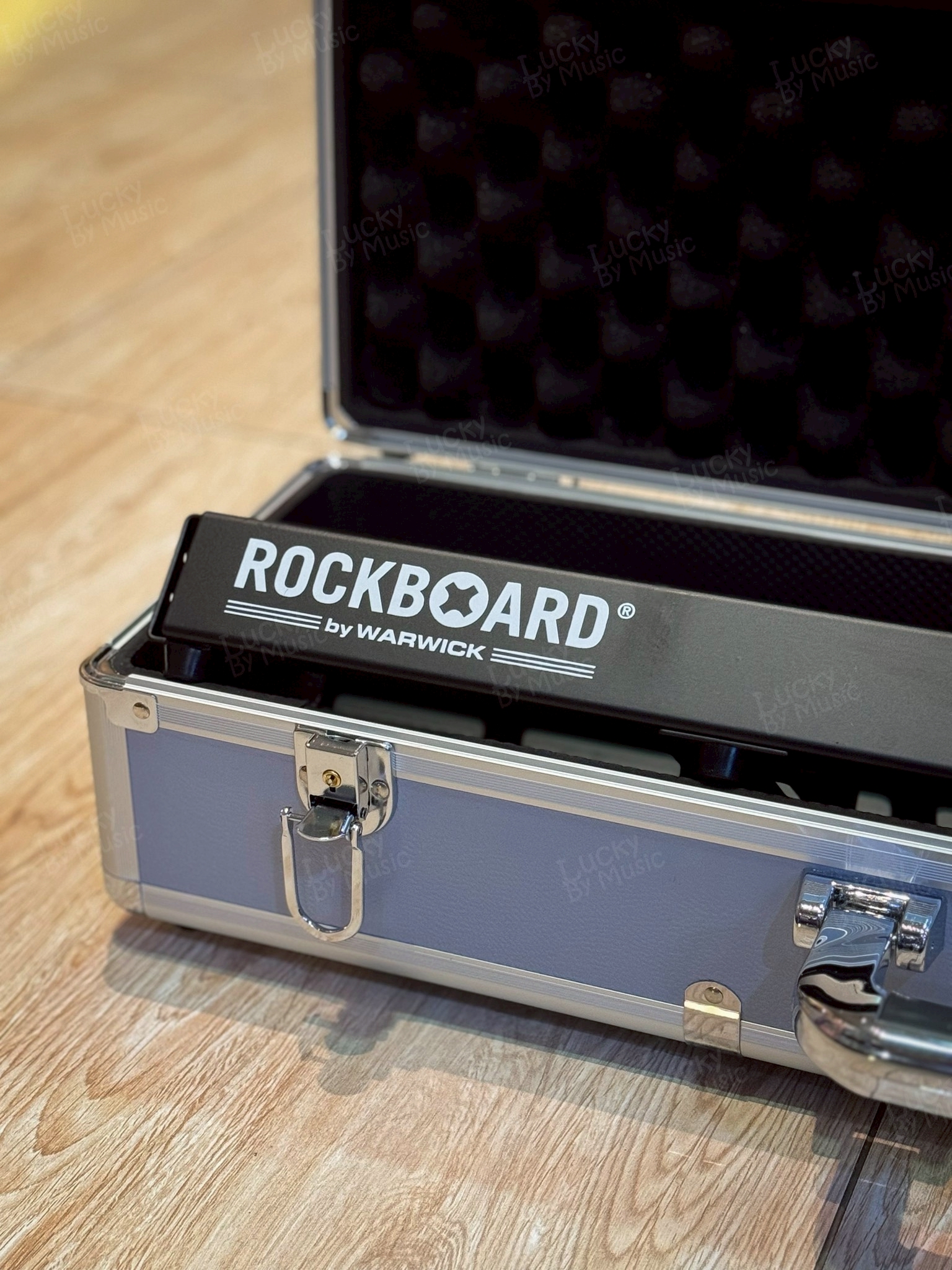 Rockboard by warwick DUO 2.2 บอร์ดเอฟเฟค พร้อมกล่องเคสอะลูมิเนียม ใส่เอฟเฟคได้หลายตัว