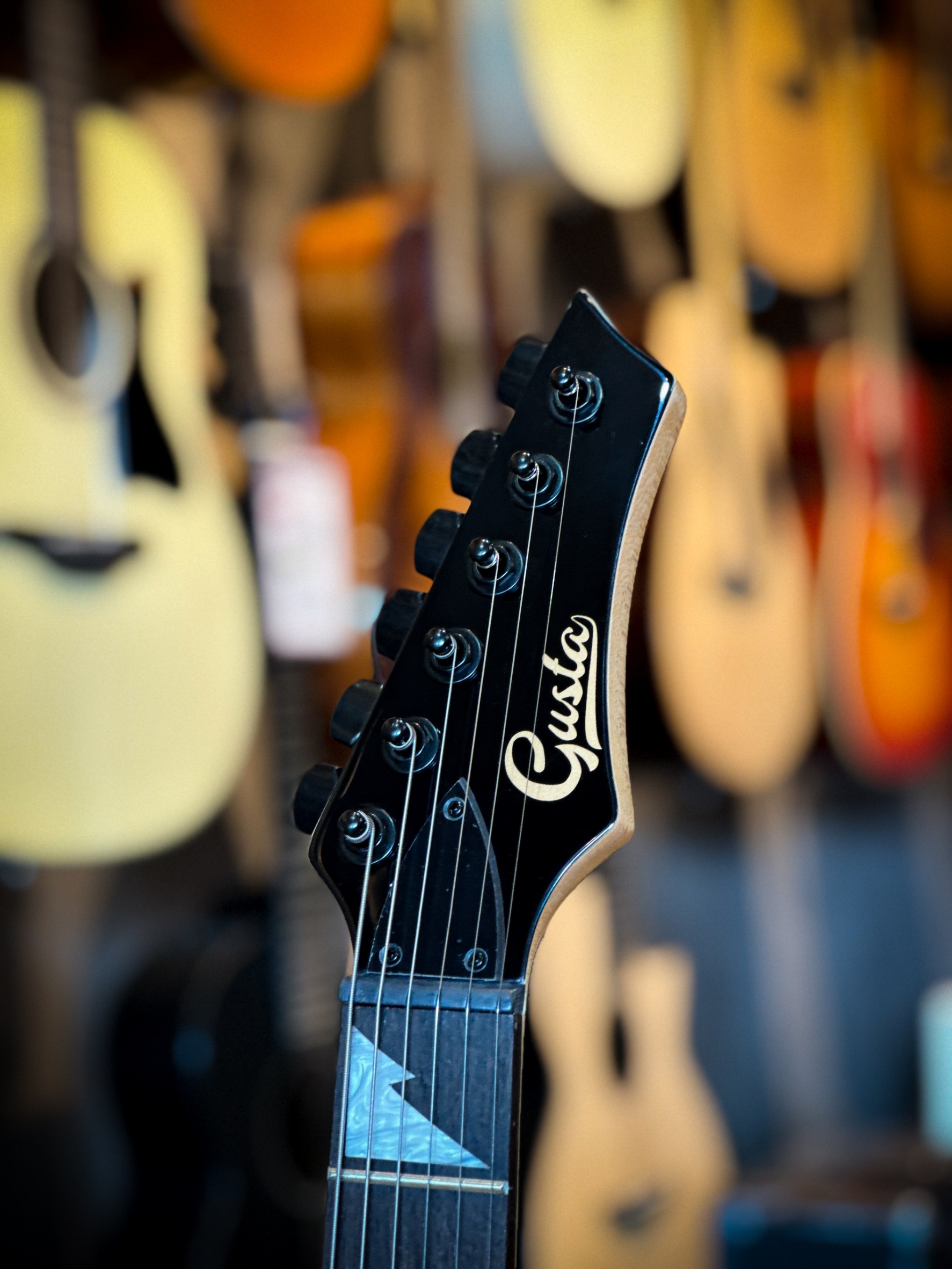 กีต้าร์ไฟฟ้า Gusta รุ่น GIB-01 ปิ๊กอัพ HSS จำนวน 24 เฟรต ฟรี ปิ๊ก2อัน ประแจ สายแจ็ค ใบคอร์ด