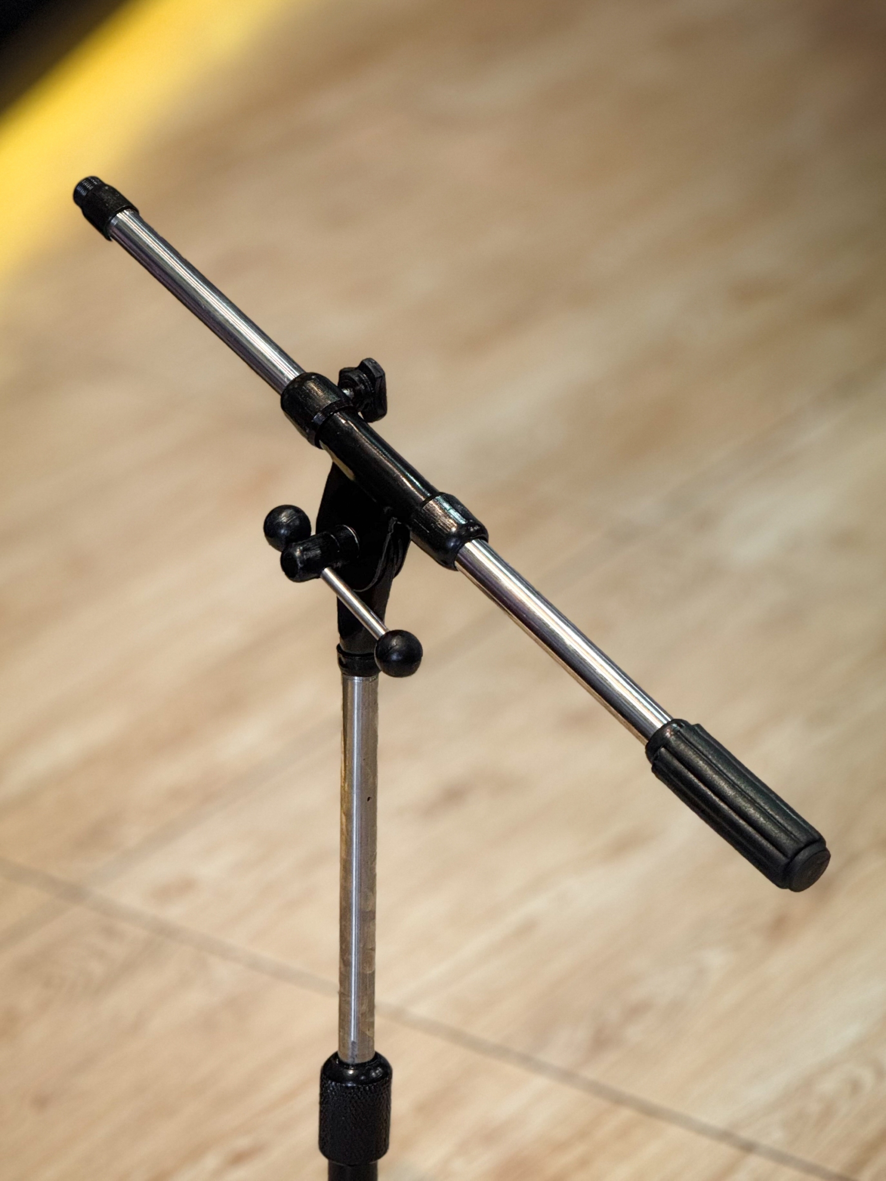 ขาตั้งไมค์ (Baby Boom) M&S รุ่น TH-001 วัสดุโครเมียมแข็งแรง ปรับความสูงได้ ใส่ไมค์ได้หลายแบบ พกพาสะดวก