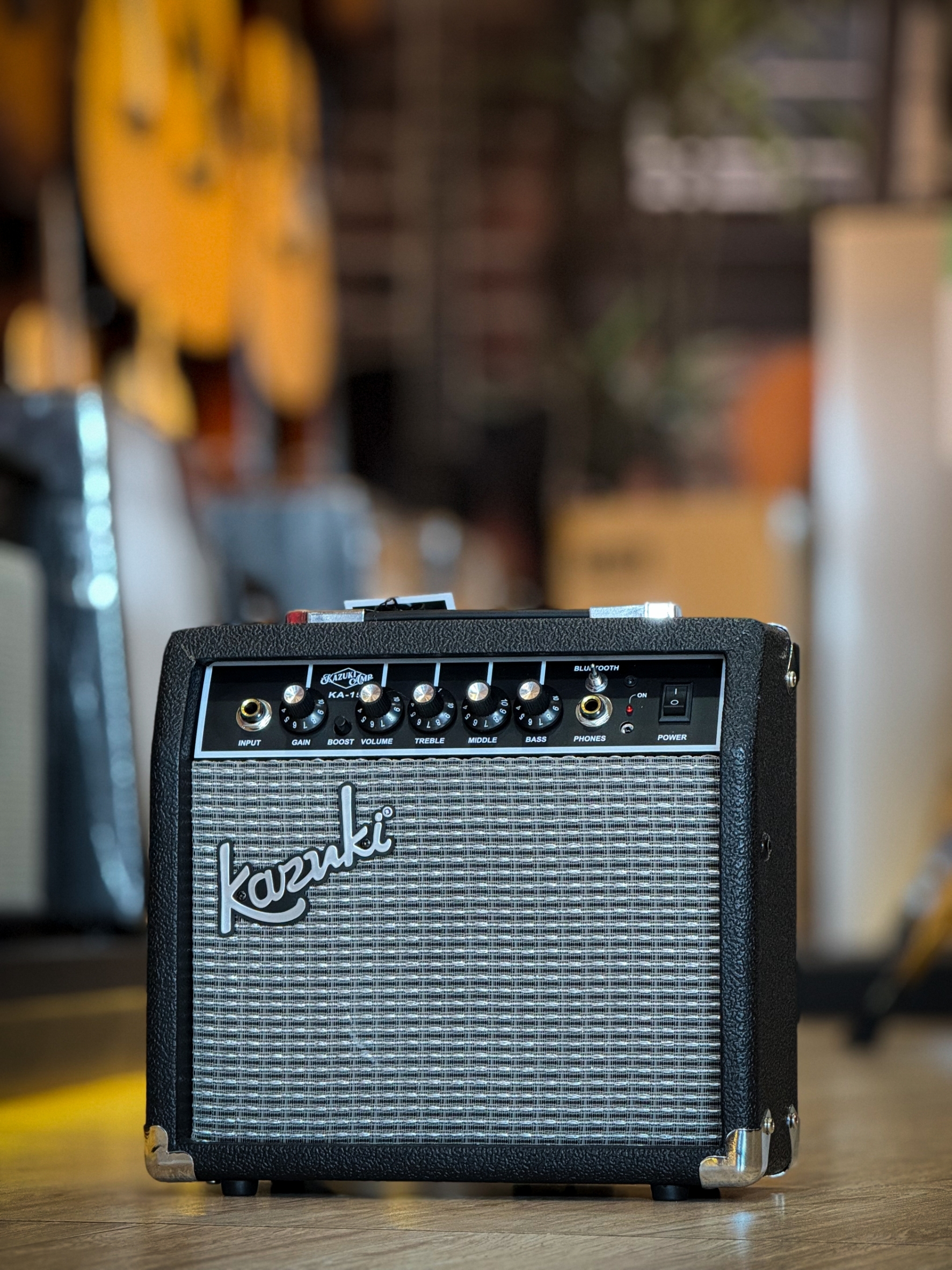 แอมป์กีต้าร์ บลูทูธ KAZUKI รุ่น KA-15 BT 15W พกพาง่าย ตู้แอมป์คุณภาพ มีเสียงแตกในตัว
