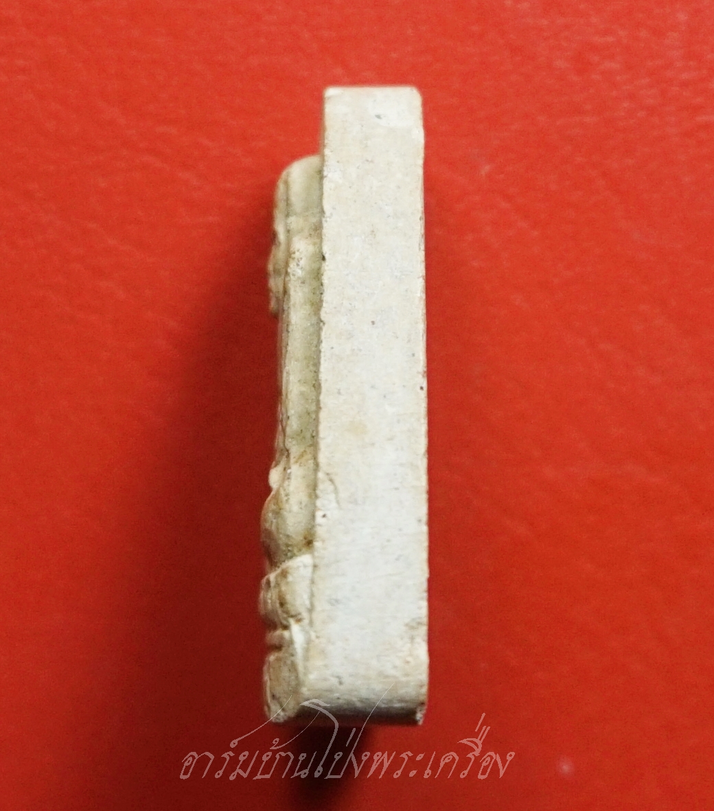 หลวงปู่ทวด วัดประสาทบุญญาวาส ปี๒๕๓๘ เนื้อผงพุทธคุณ(องค์ที่3)