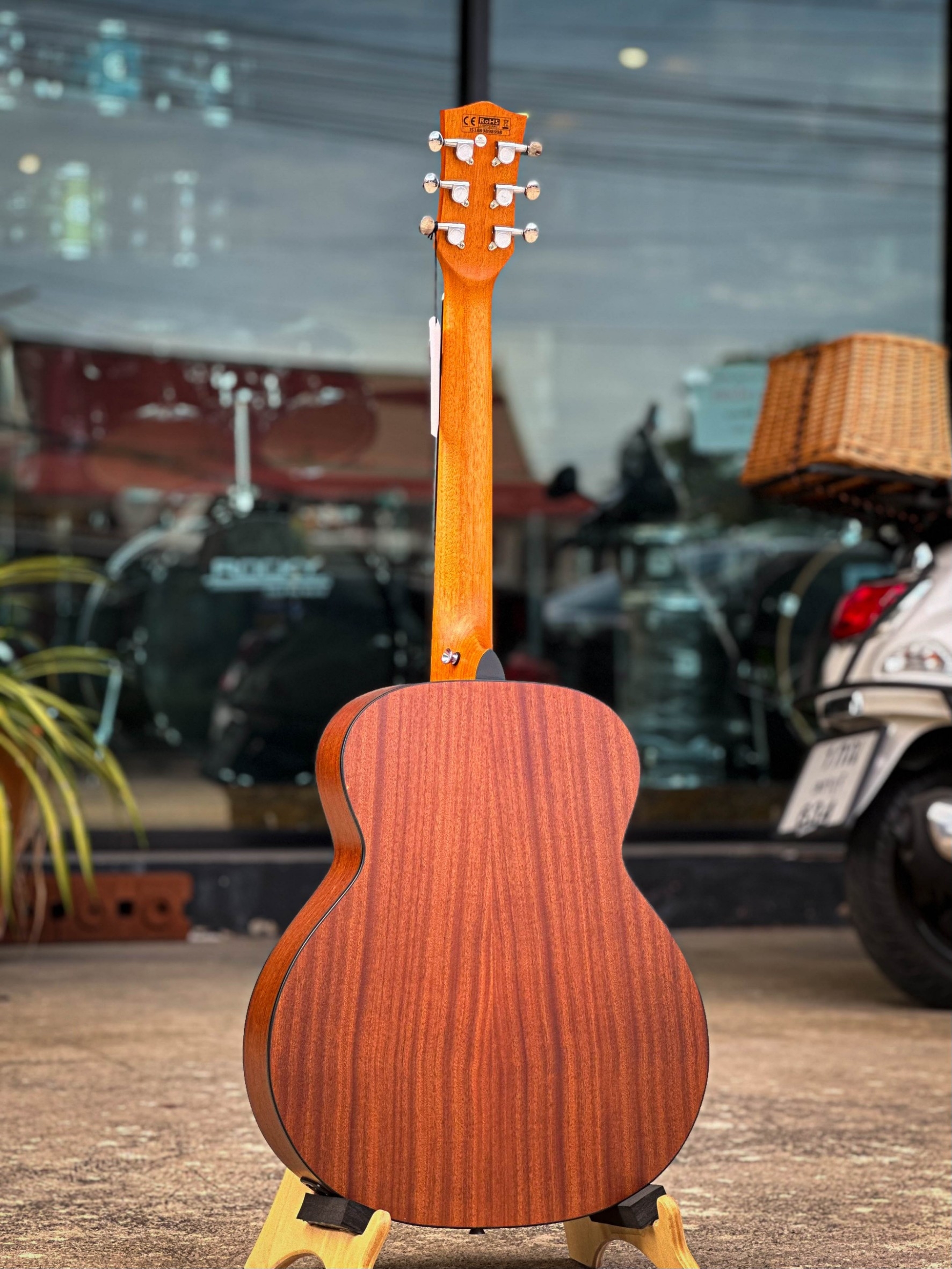 กีต้าร์โปร่งไฟฟ้า Gusta MINI1E โปร่งไฟฟ้า Acoustic Guitar พกพาง่าย ไซส์กระทัตรัด (สามารถดูรายละเอียดเซ็ทของแถมได้ด้านล่างนะคะ)