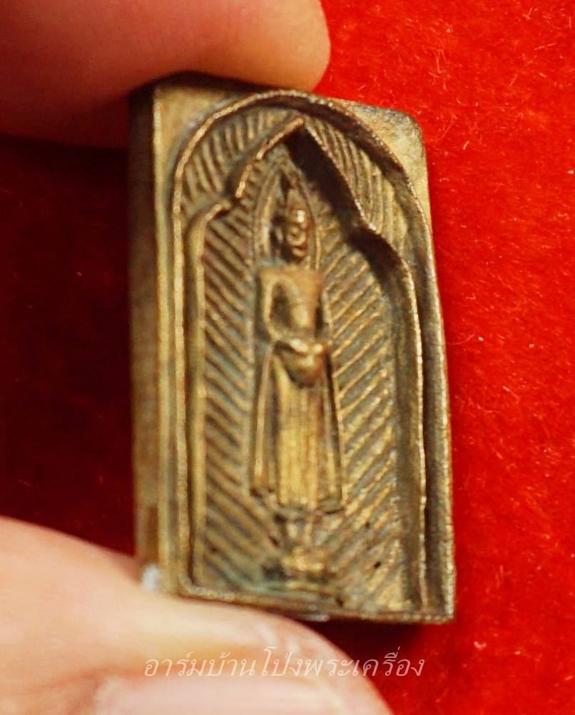 หลวงพ่อแก่นจันทร์ วัดช่องลม เหรียญหล่อ(องค์ที่1)