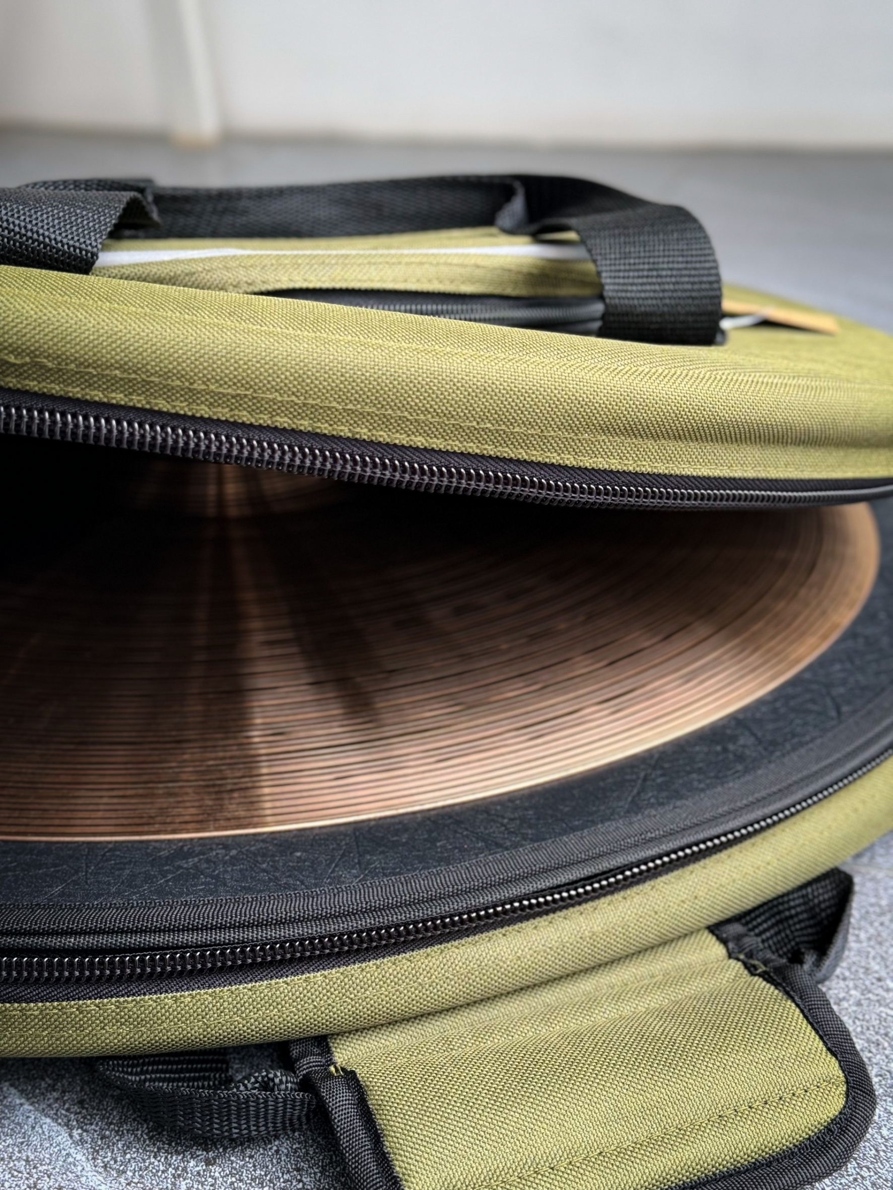 กระเป๋าฉาบ CMC เขียวล้วน บุฟองน้ำหนา ใส่ฉาบได้ทุกขนาด เลือกสีได้ กระเป๋าใส่ฉาบ ใส่ได้ถึง 22 นิ้ว ป้องกันอย่างดี