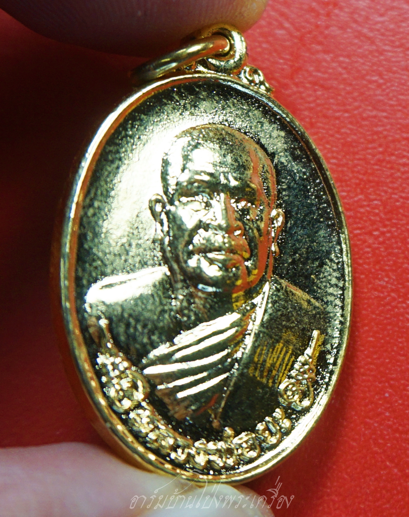 หลวงพ่อยะ วัดท่าข้าม รุ่นแรก ปี๒๕๓๐ เหรียญรูปไข่ พิมพ์เล็ก เนื้อกะไหล่ทอง(องค์ที่4)